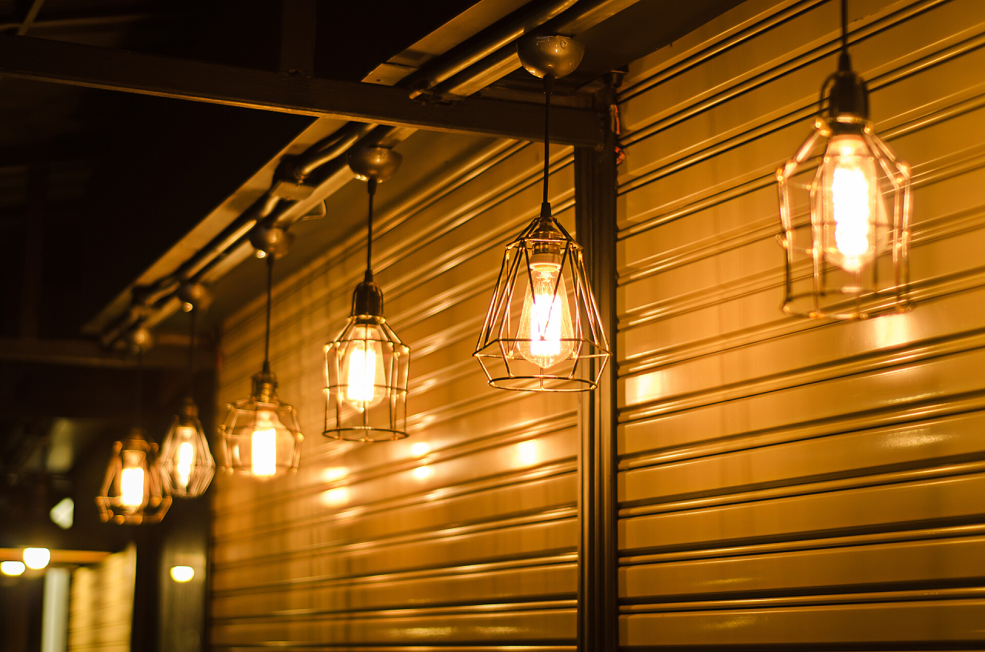 现代化的照明灯具装饰老式的照明装饰