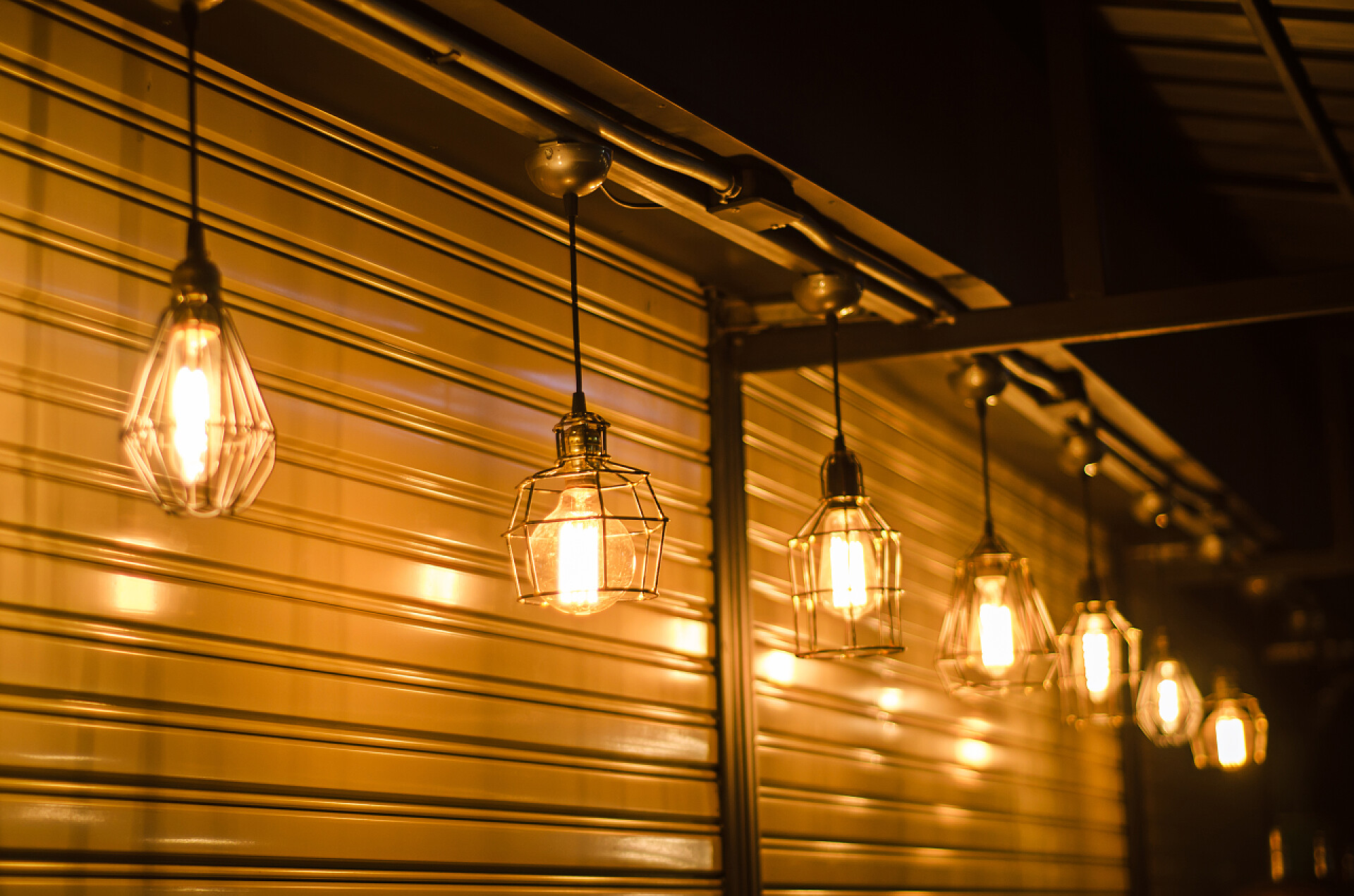 现代化的照明灯具装饰老式的照明装饰