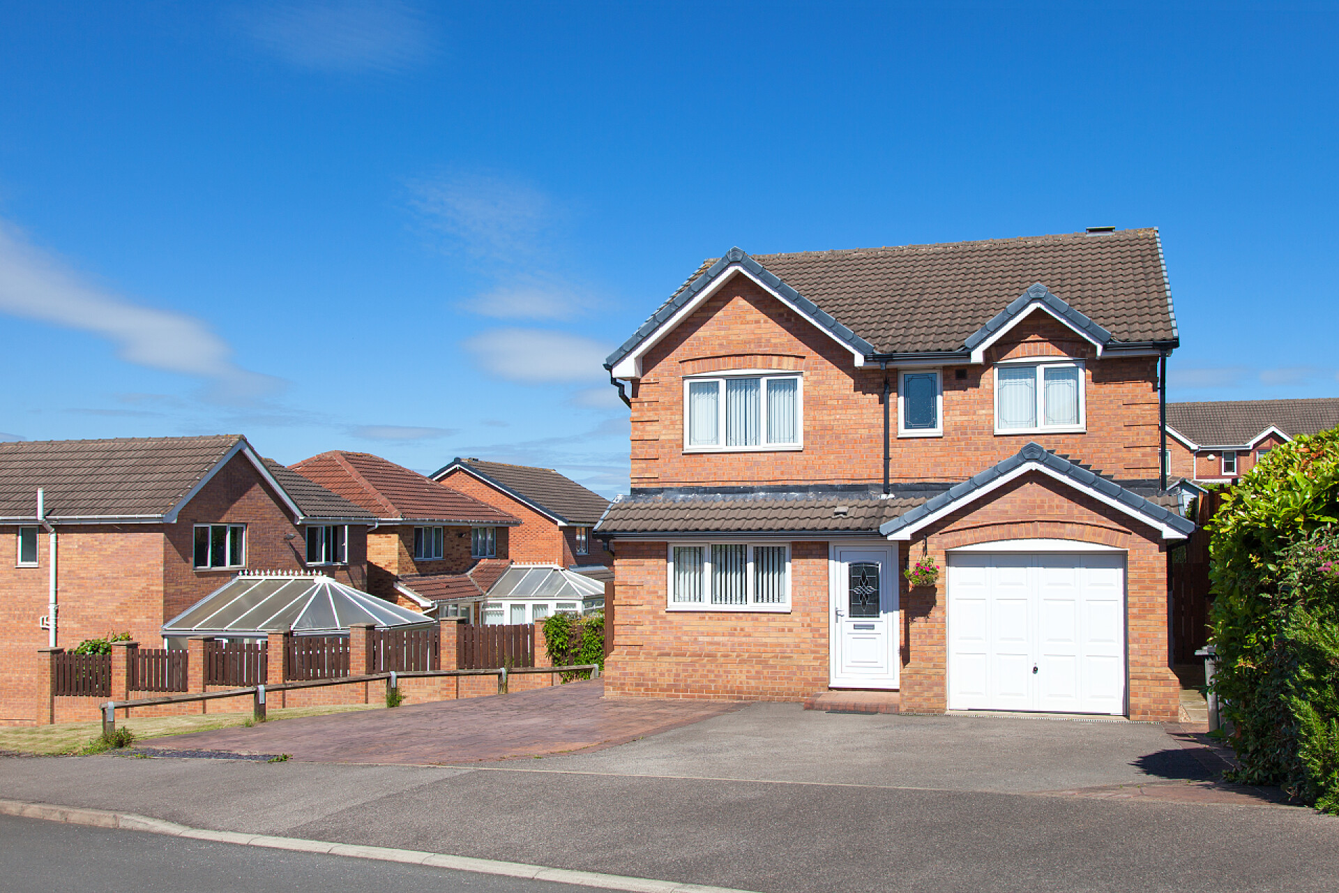 蓝天下的住宅区