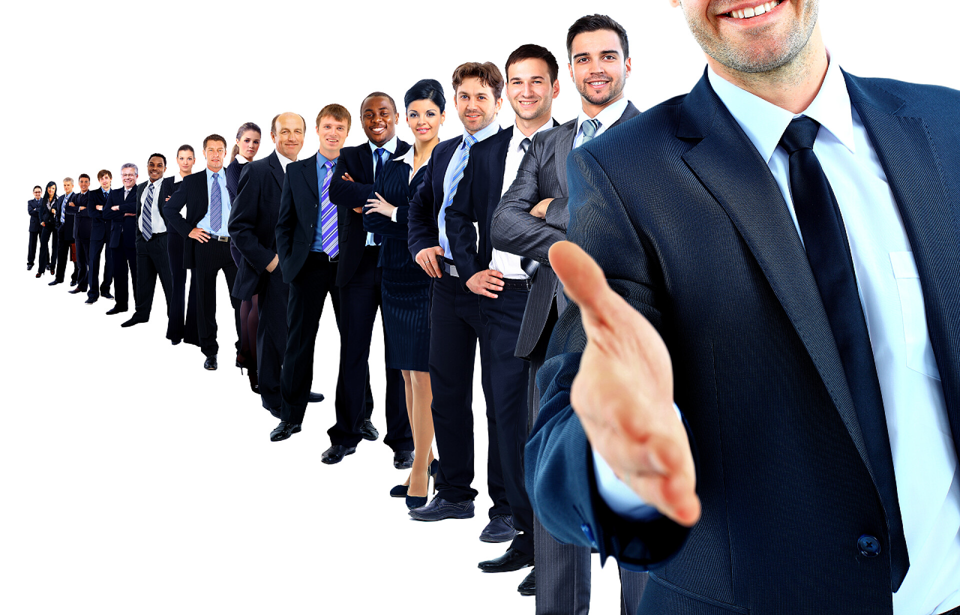 面带微笑的商业团队友好的握手在行中的商业集团。他的手指在你的领导