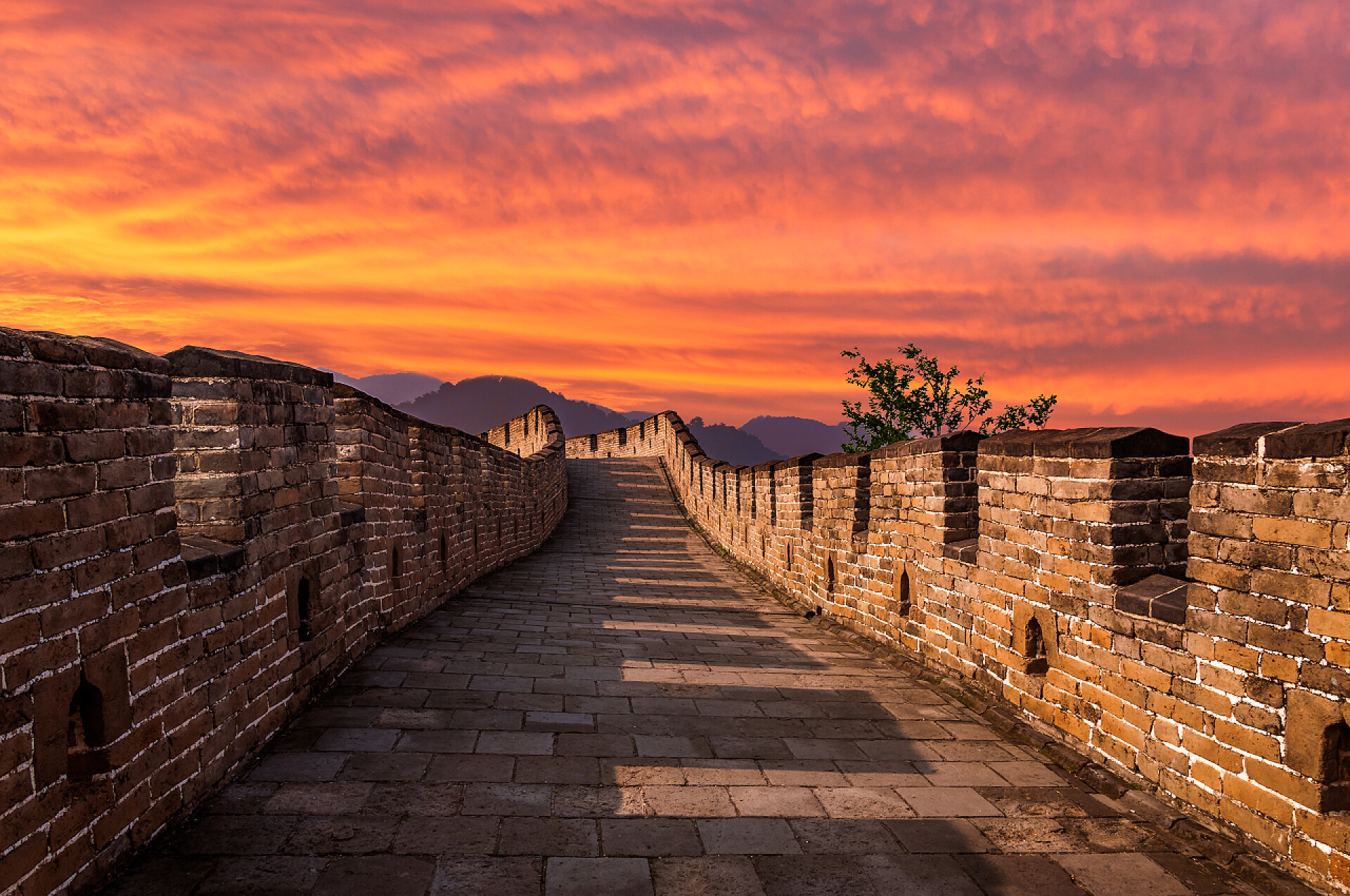 黄昏时分的中国万里长城1.长城