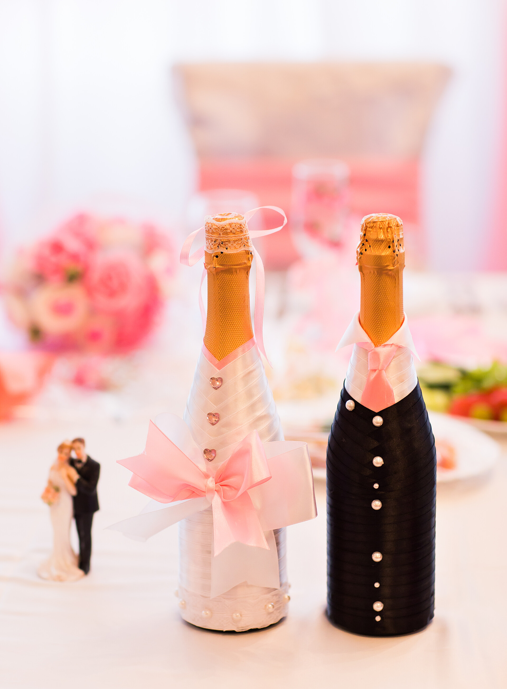 婚礼香槟酒瓶装饰婚礼那天的香槟酒瓶装饰