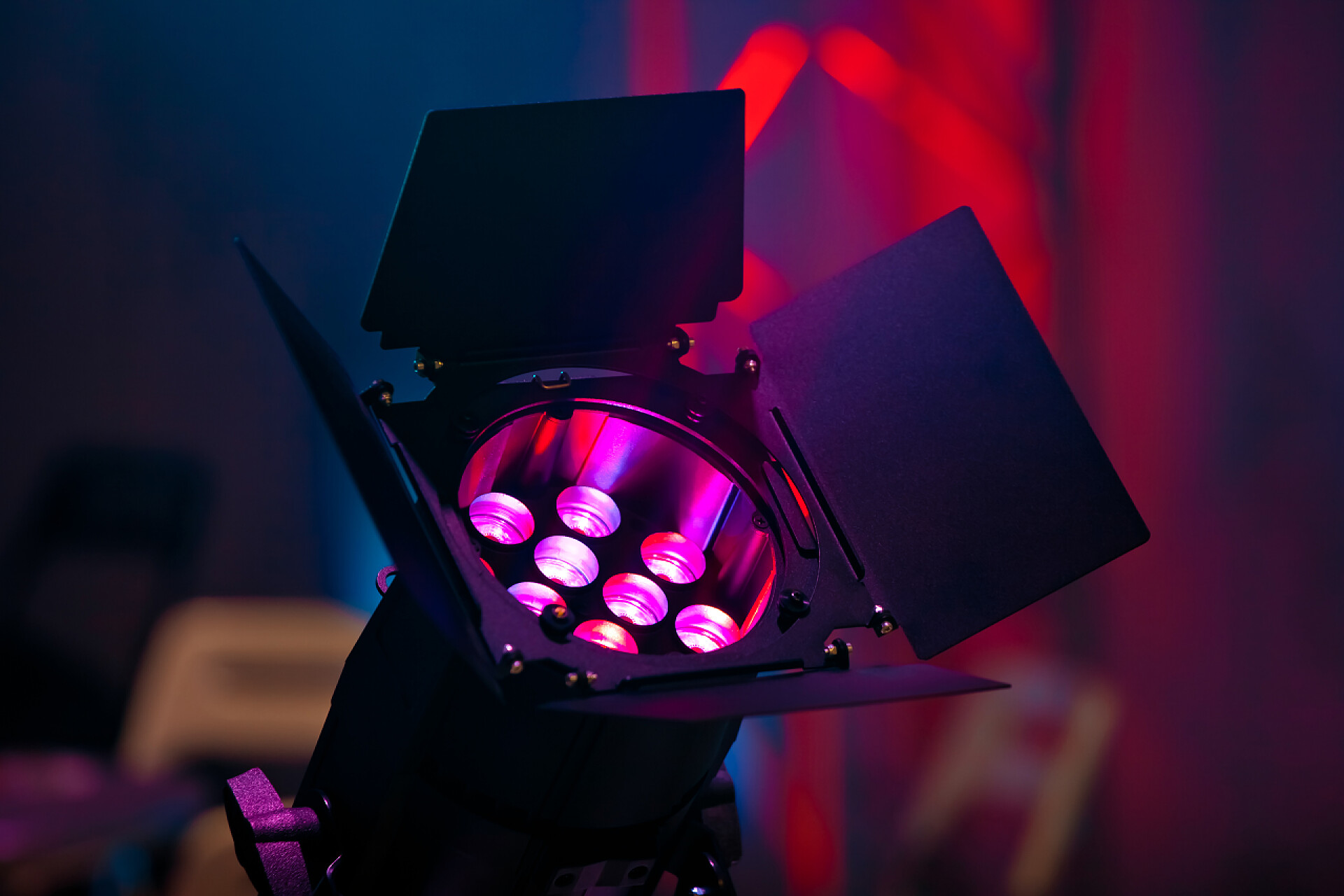 舞台灯的特写舞台灯光源特写