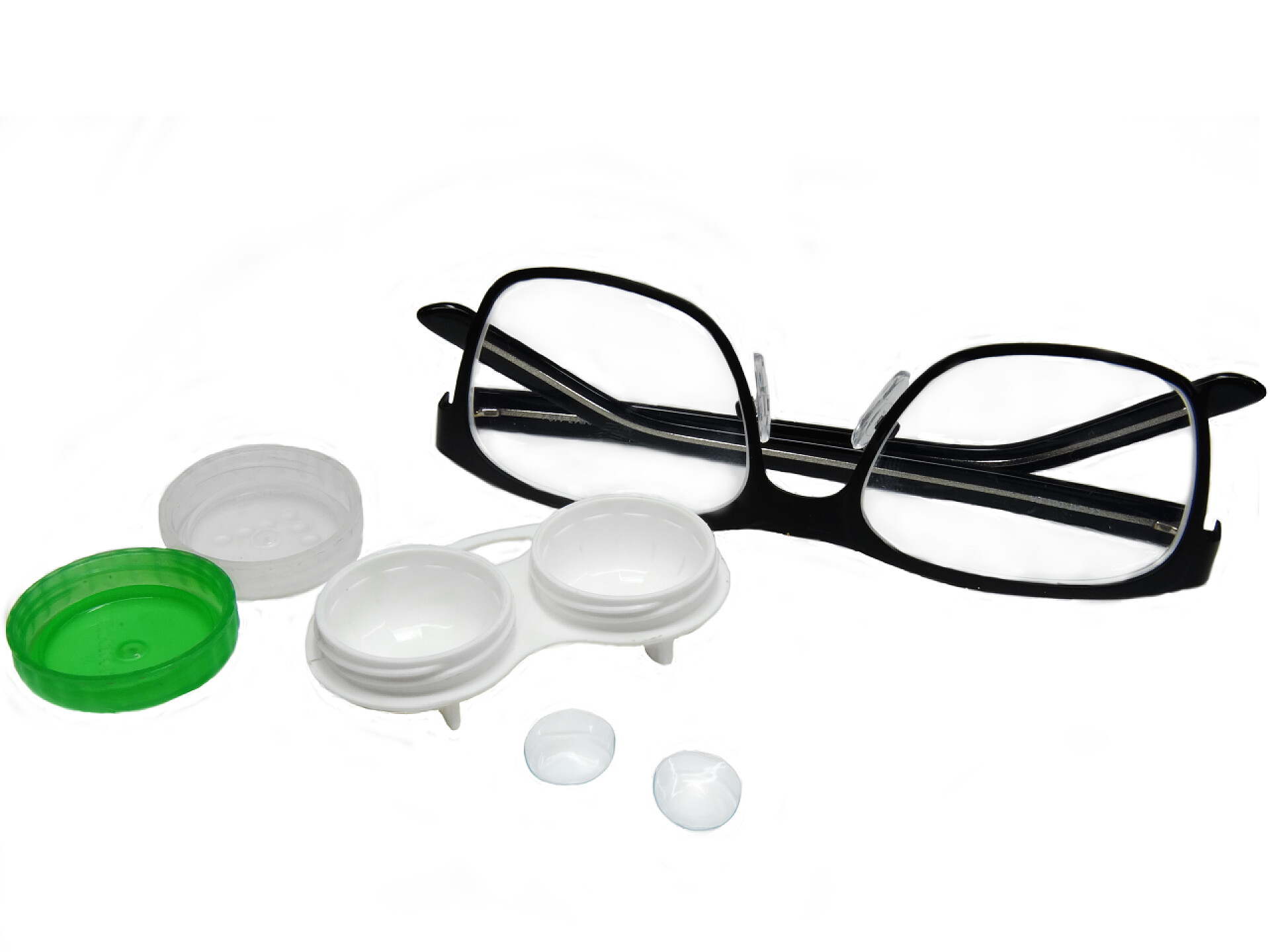 眼镜和隐形眼镜容器白色背景上的眼镜和隐形眼镜容器