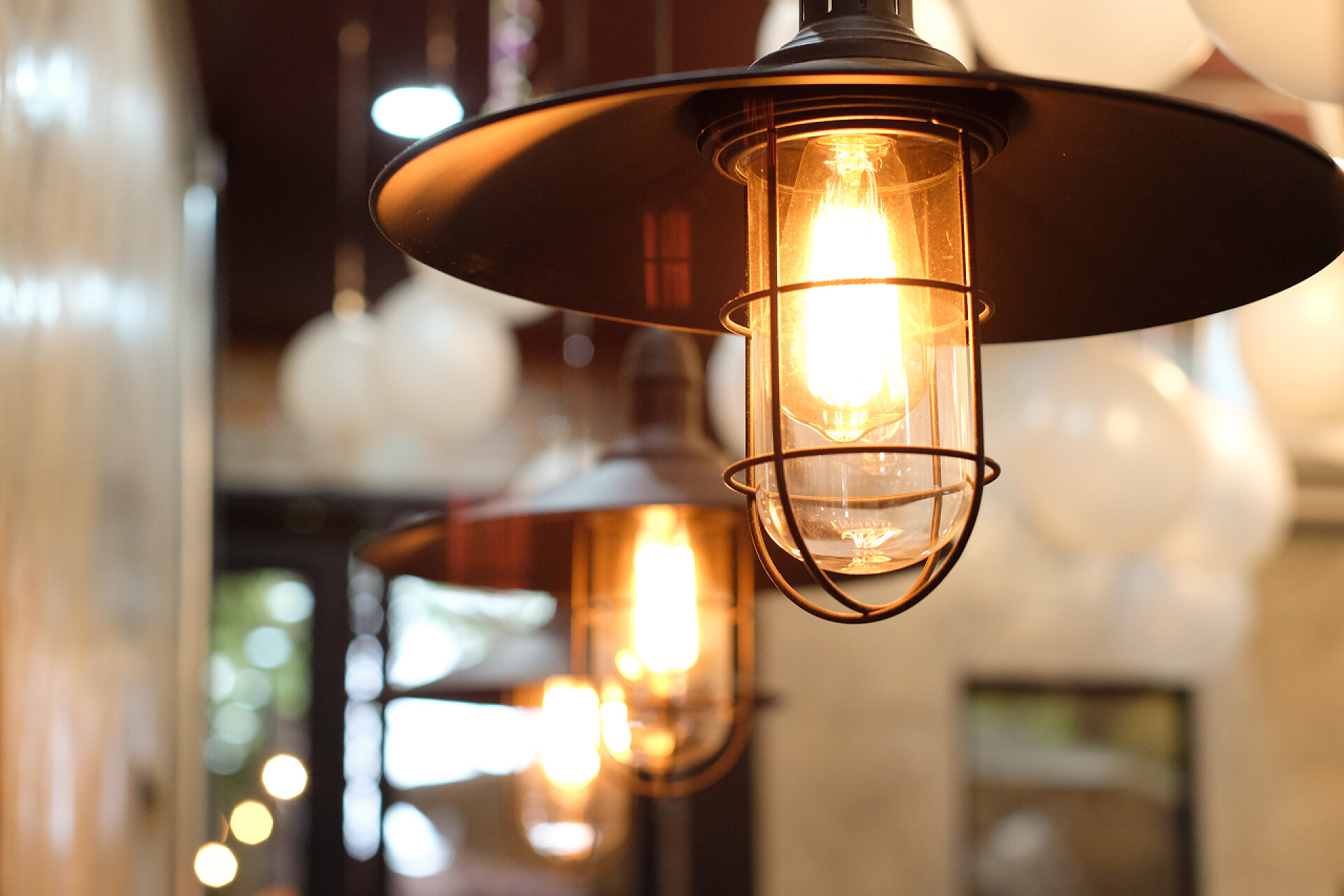 古典照明灯具老照明灯具与复古背景