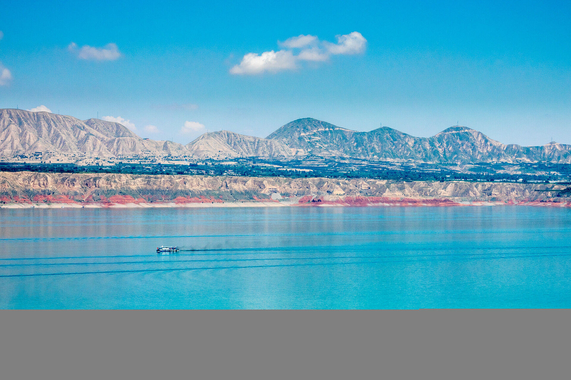 甘肃省永津县黄河流域的山峰和河流景观刘家峡水库