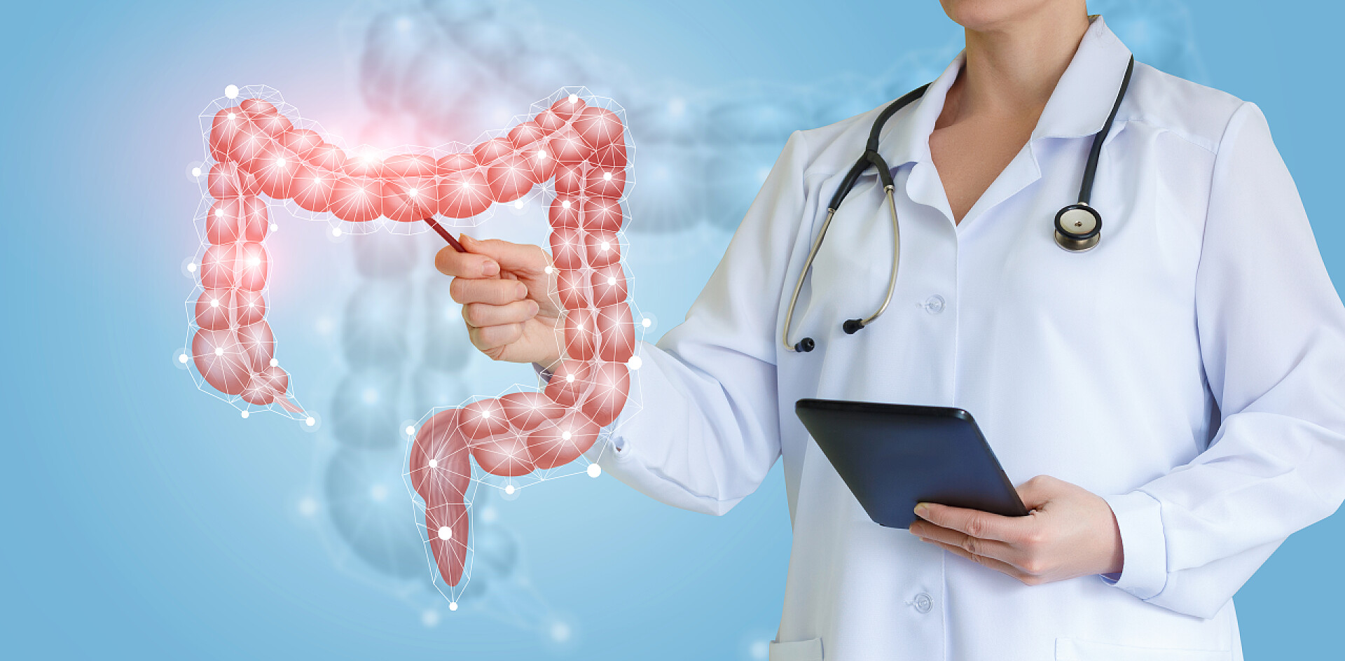 蓝色背景下，医生在讲解肠道医生在虚拟屏幕上显示冒号 .