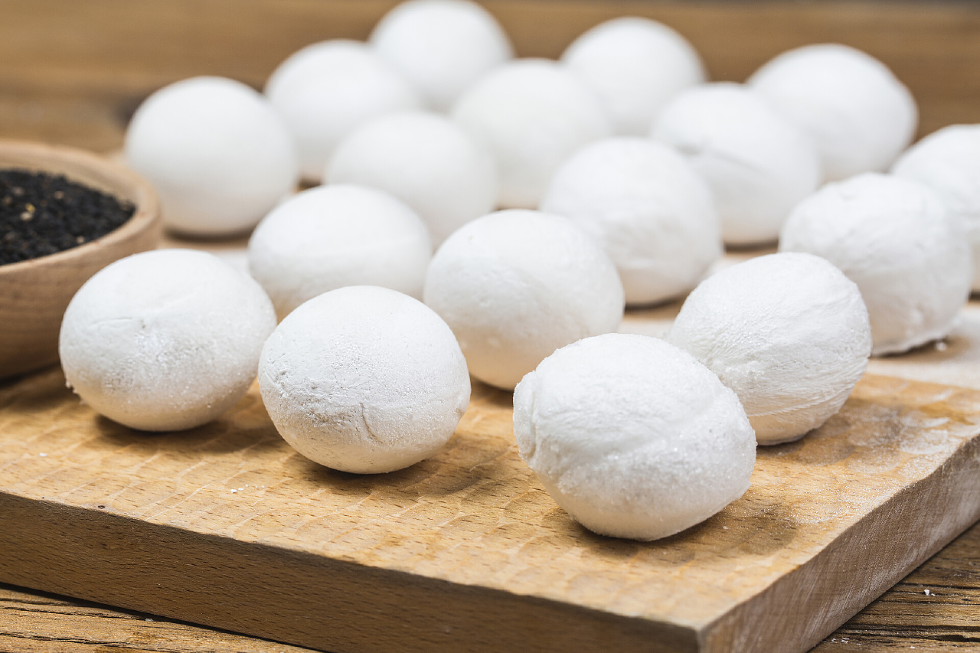 白色的糯米汤圆糯米球？中国元宵节