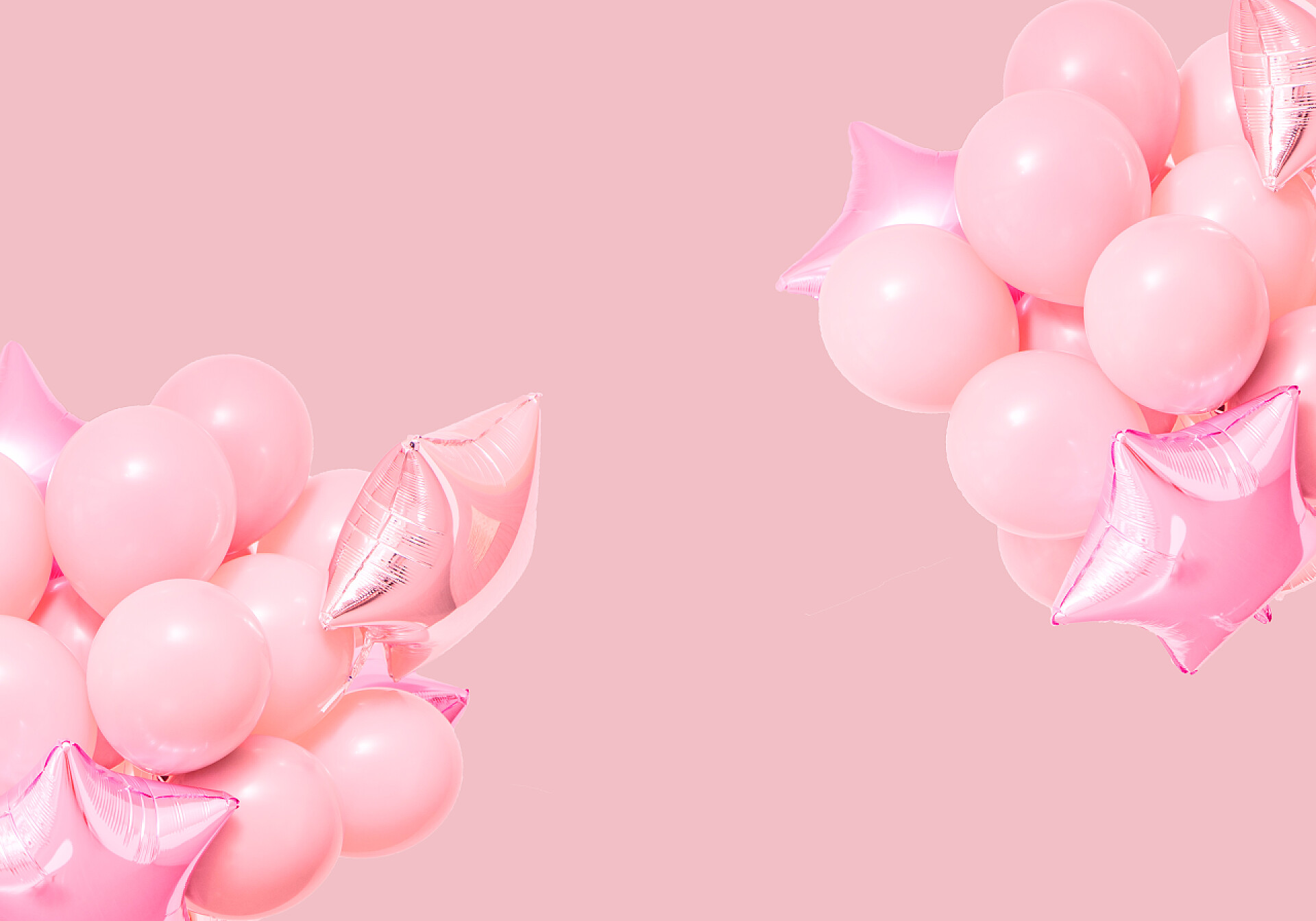 粉色背景墙前的花朵粉红色的生日气球薄荷背景样机