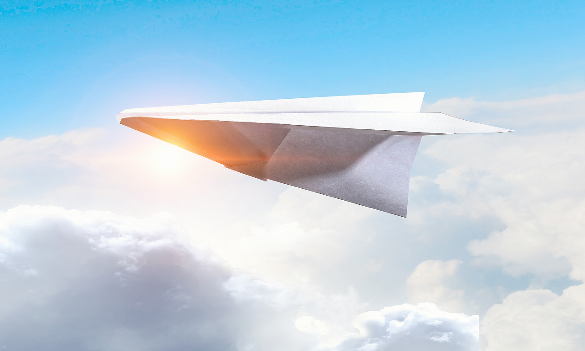 白云之上的纸飞机这种自由的感觉