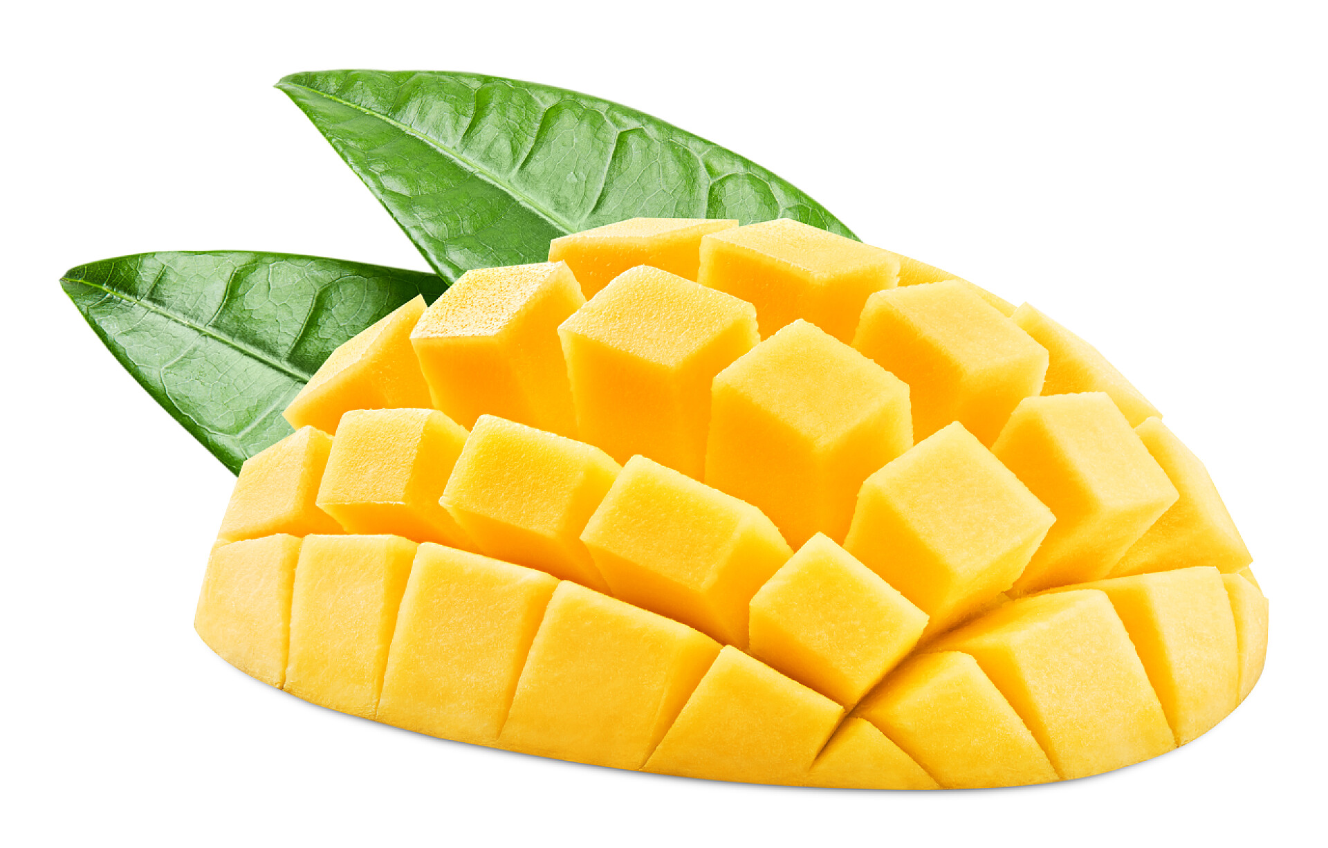 白色背景下一个切好的芒果瓣成熟的芒果隔离