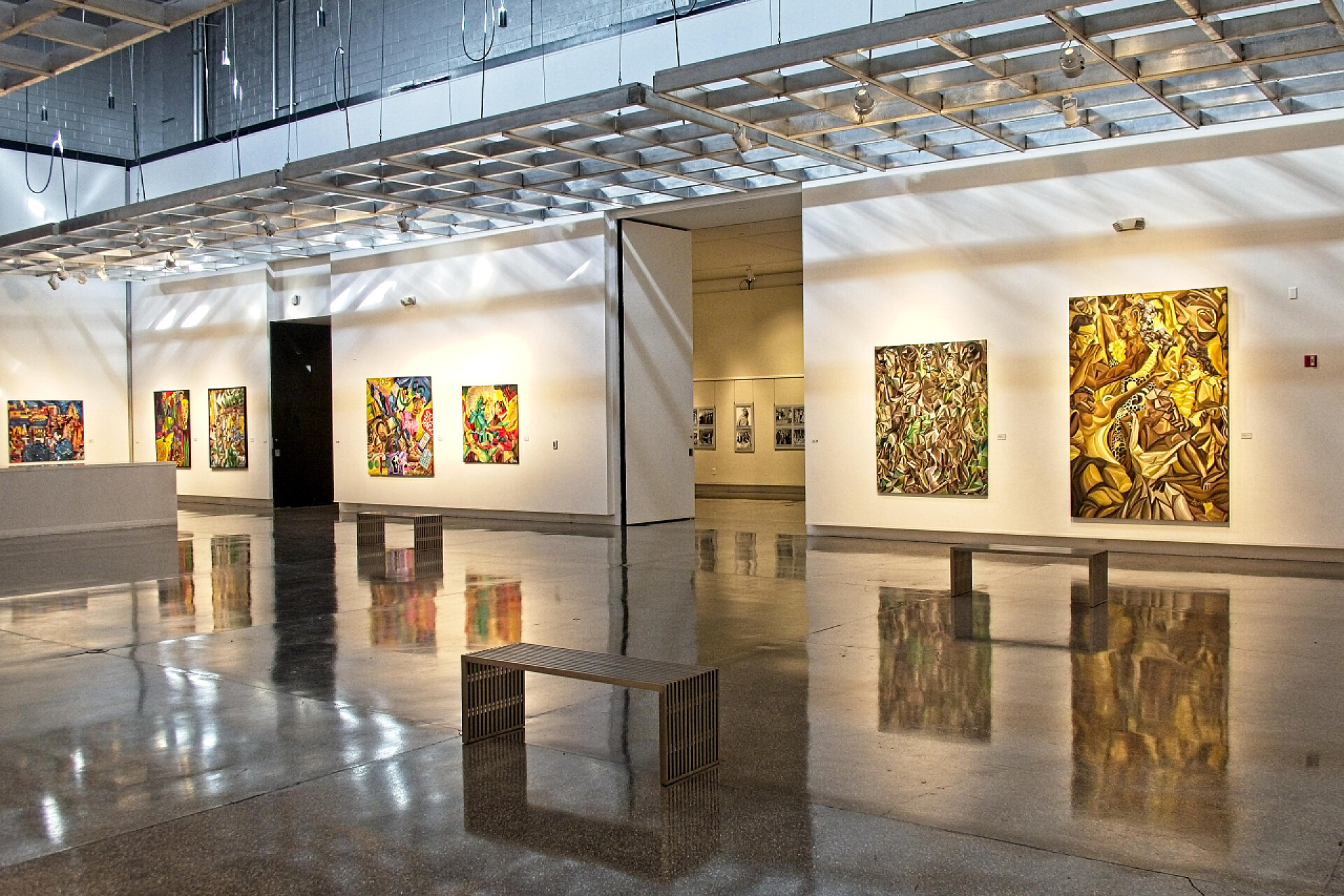 在宽阔的画展克拉克县公共图书馆工作室艺术展, 艺术家 dayo adelaja 举办的 "现在的立体主义".                               