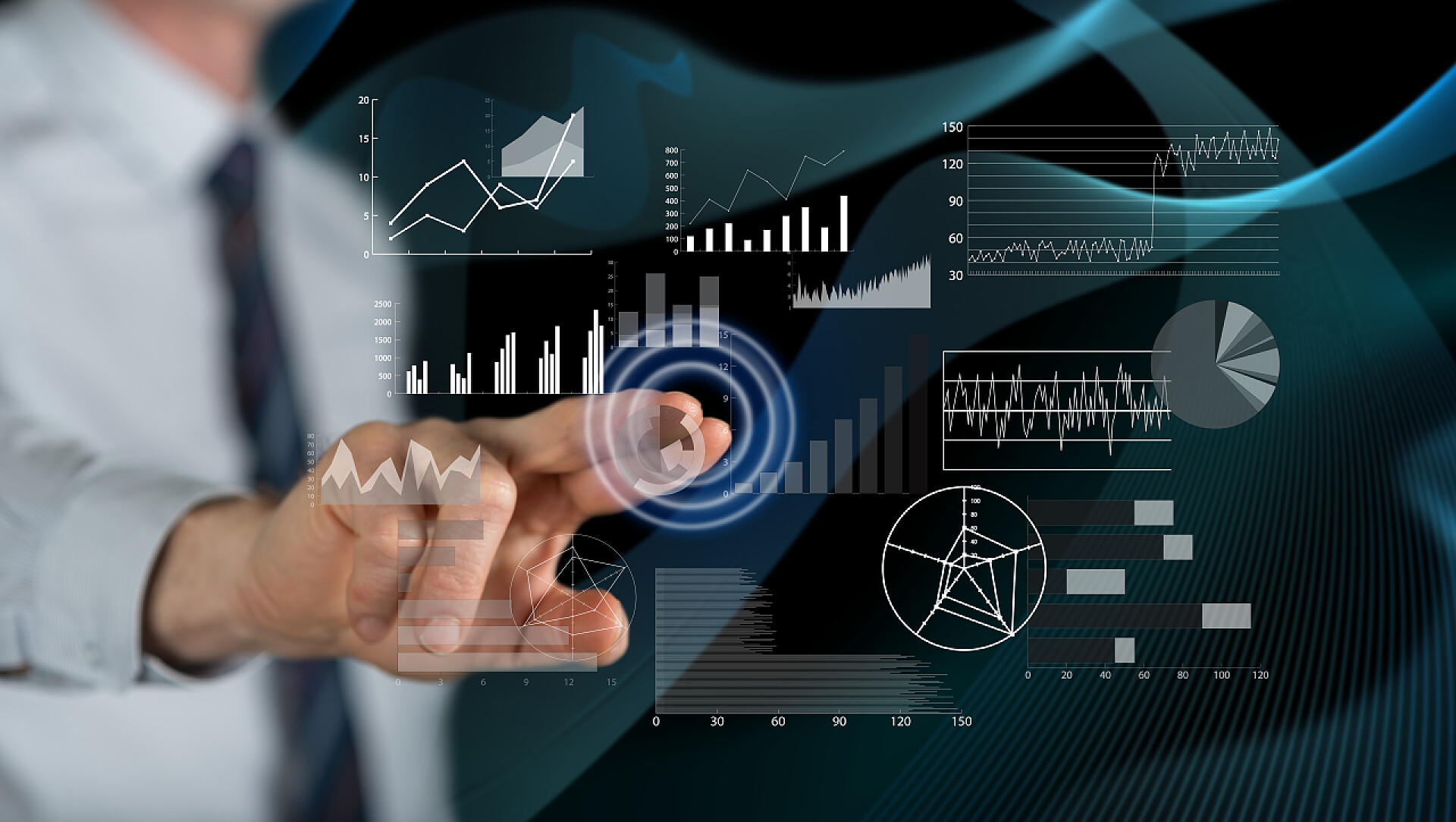 一个男人的手在触碰未来高科技的屏幕男人用手指触摸触摸屏上的金融分析概念