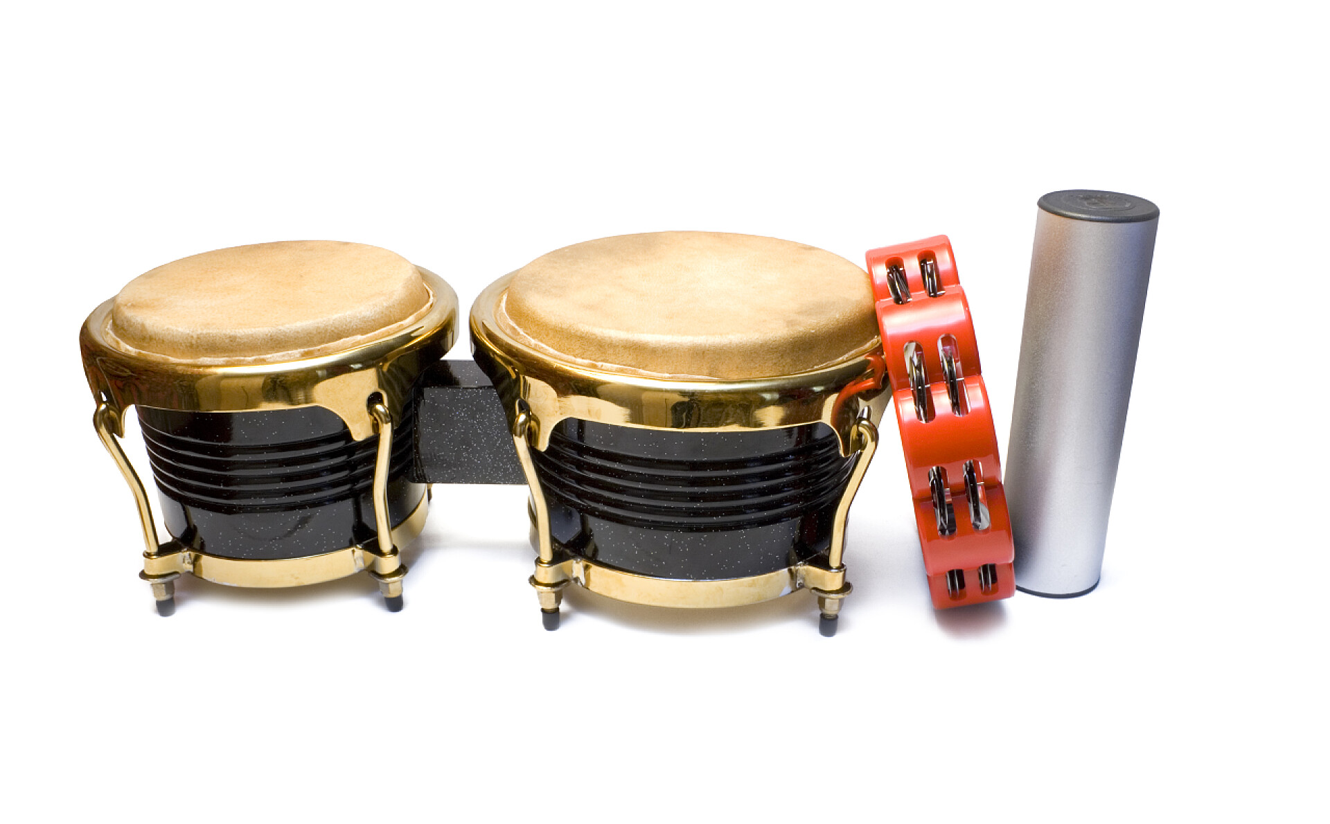 地上放着乐器打击乐