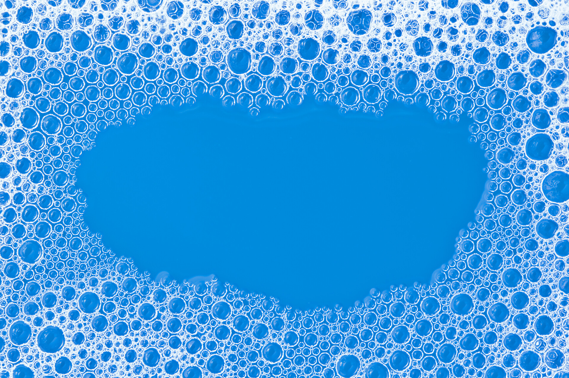 蓝色背景中的许多泡沫泡沫