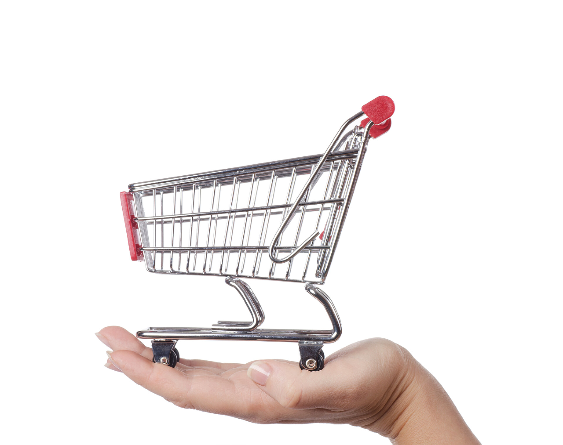白色背景上手托着小型购物车孤立在白色背景上的购物车