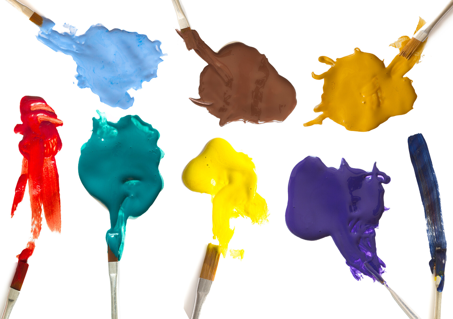 白色背景上各种各样的颜料画笔描边的集合