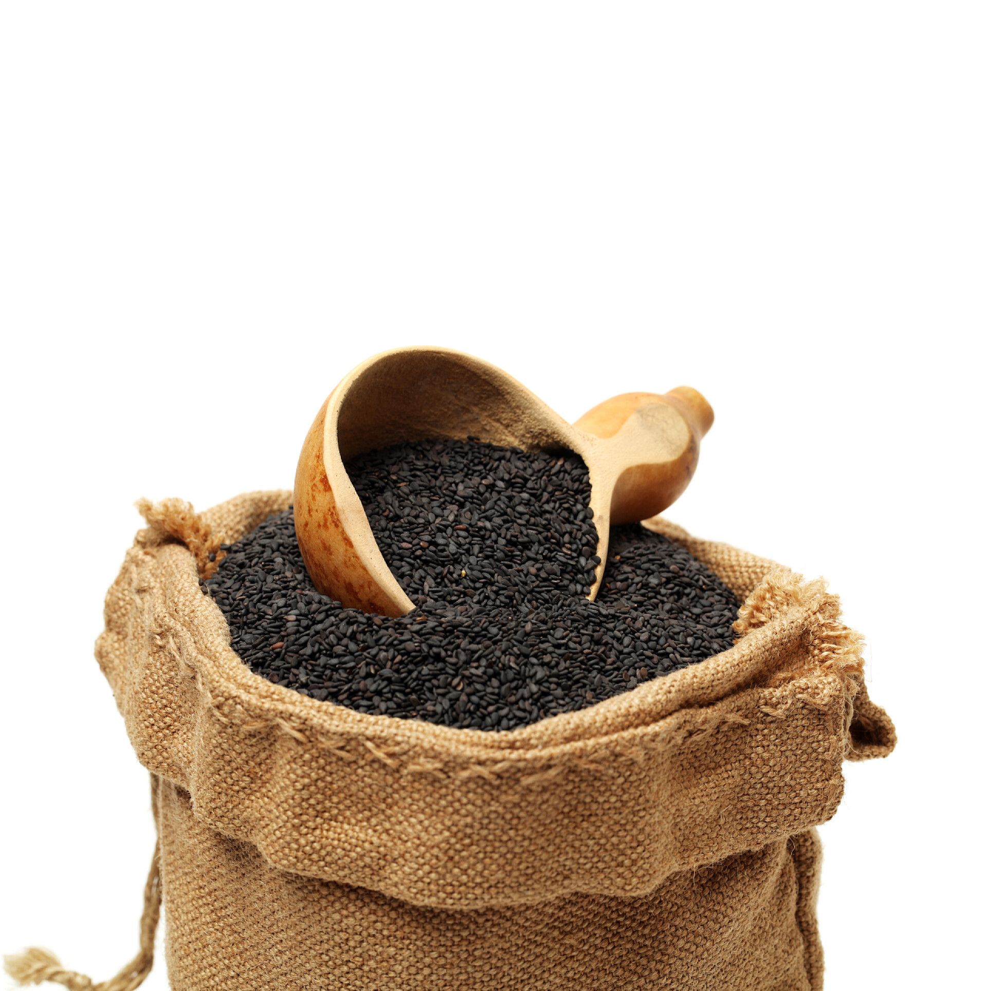 白色背景上的一包黑芝麻黑芝麻的包