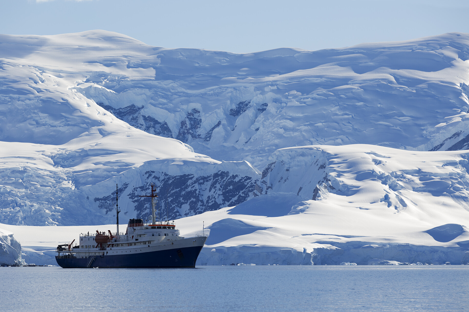 气候变暖冰川融化自然和风景的南极