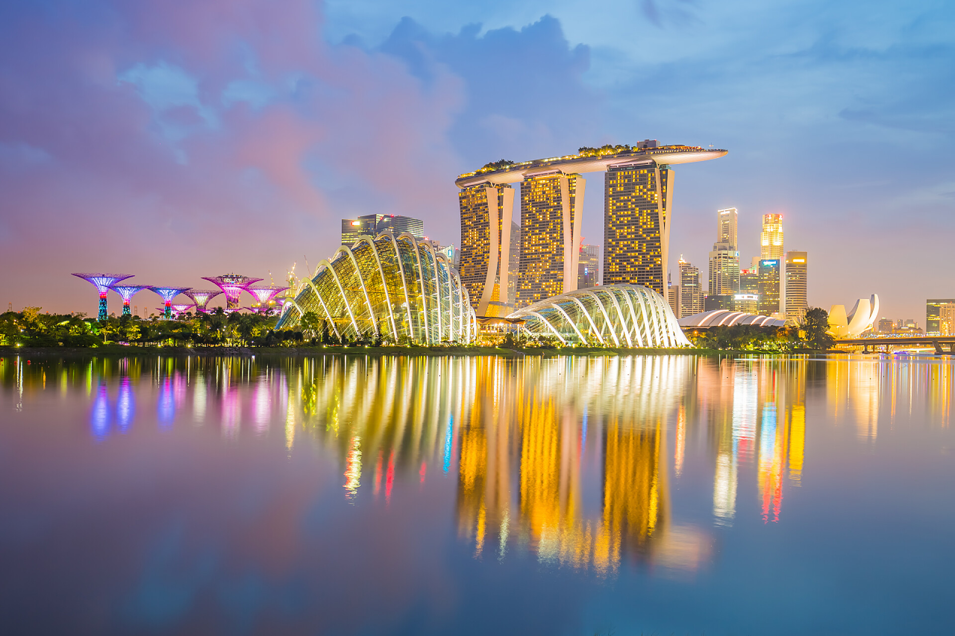 新加坡的夜景新加坡的天际线景观在晚上