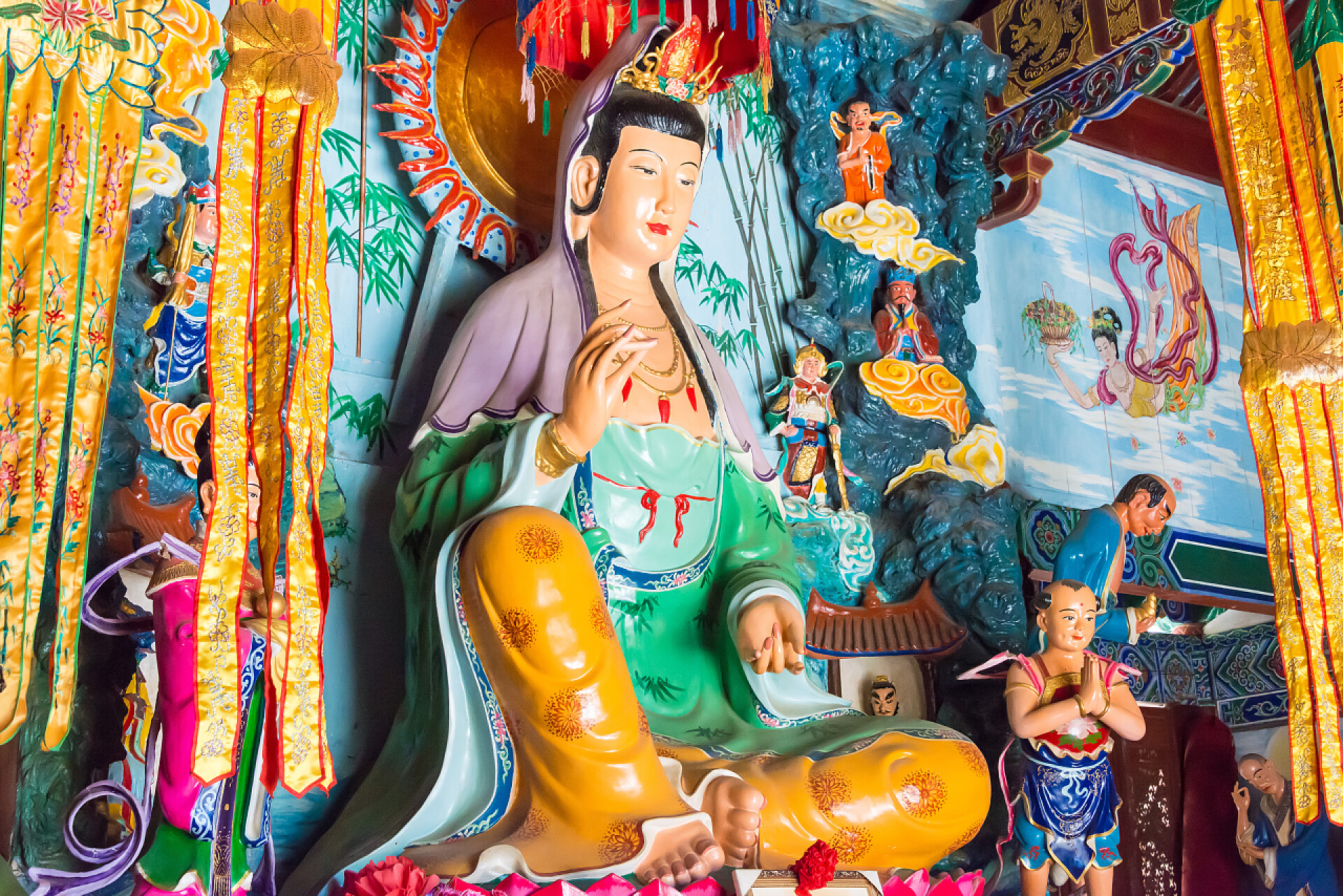 寺庙内的菩萨