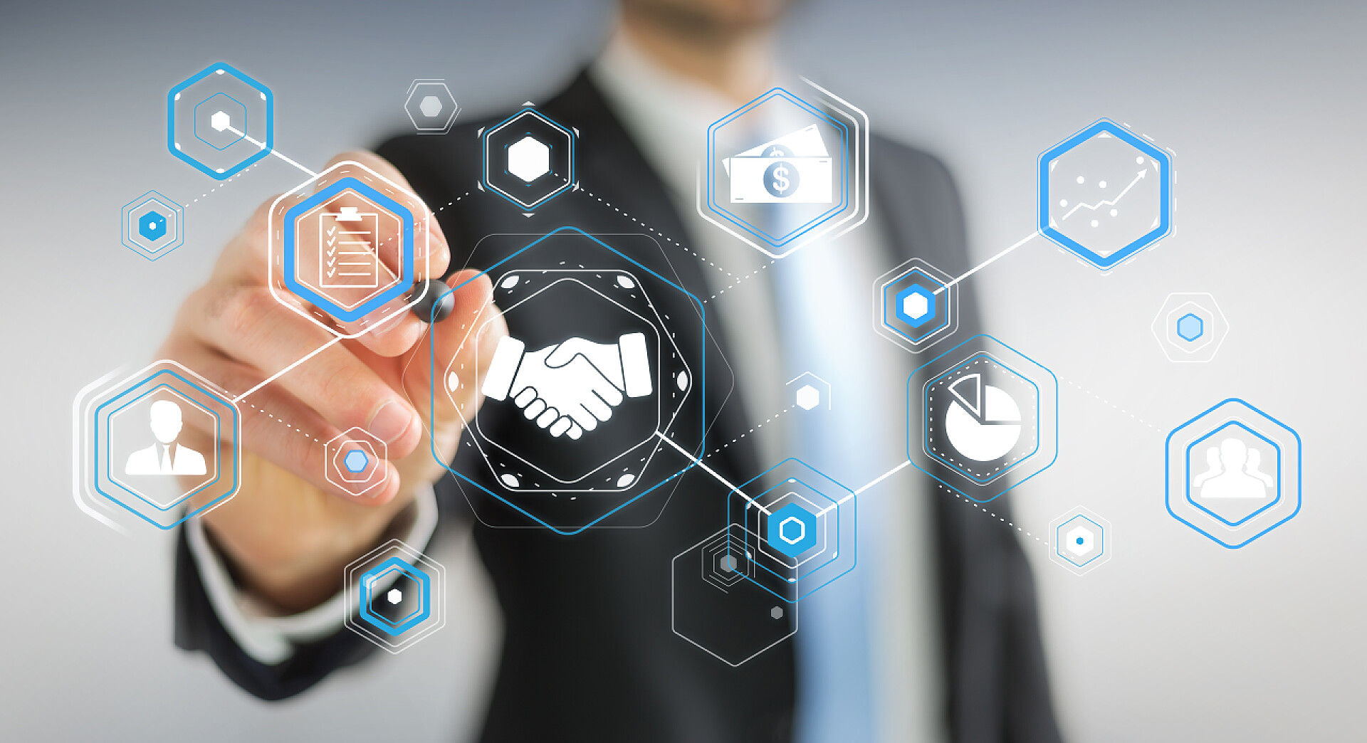 商人手指点击全息图用数字表示为合伙业务的商人 