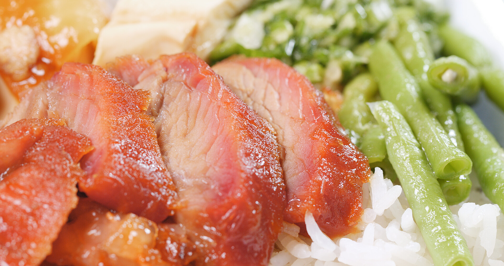 中式烧烤猪肉饭局部视图中式烧烤猪肉饭 