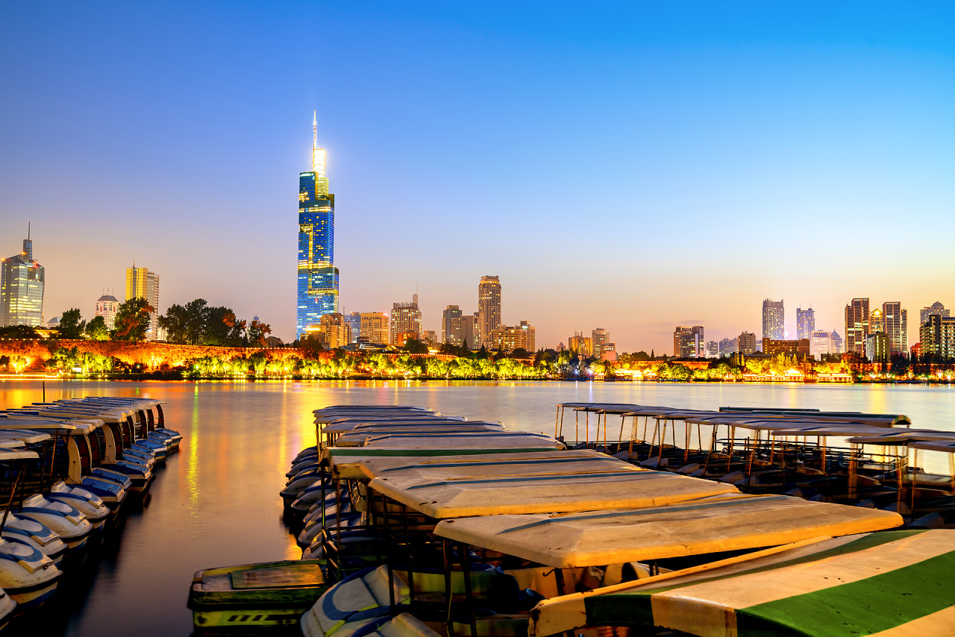 南京宣武湖金融区建筑景观的夜景南京宣武湖金融区建筑景观之夜