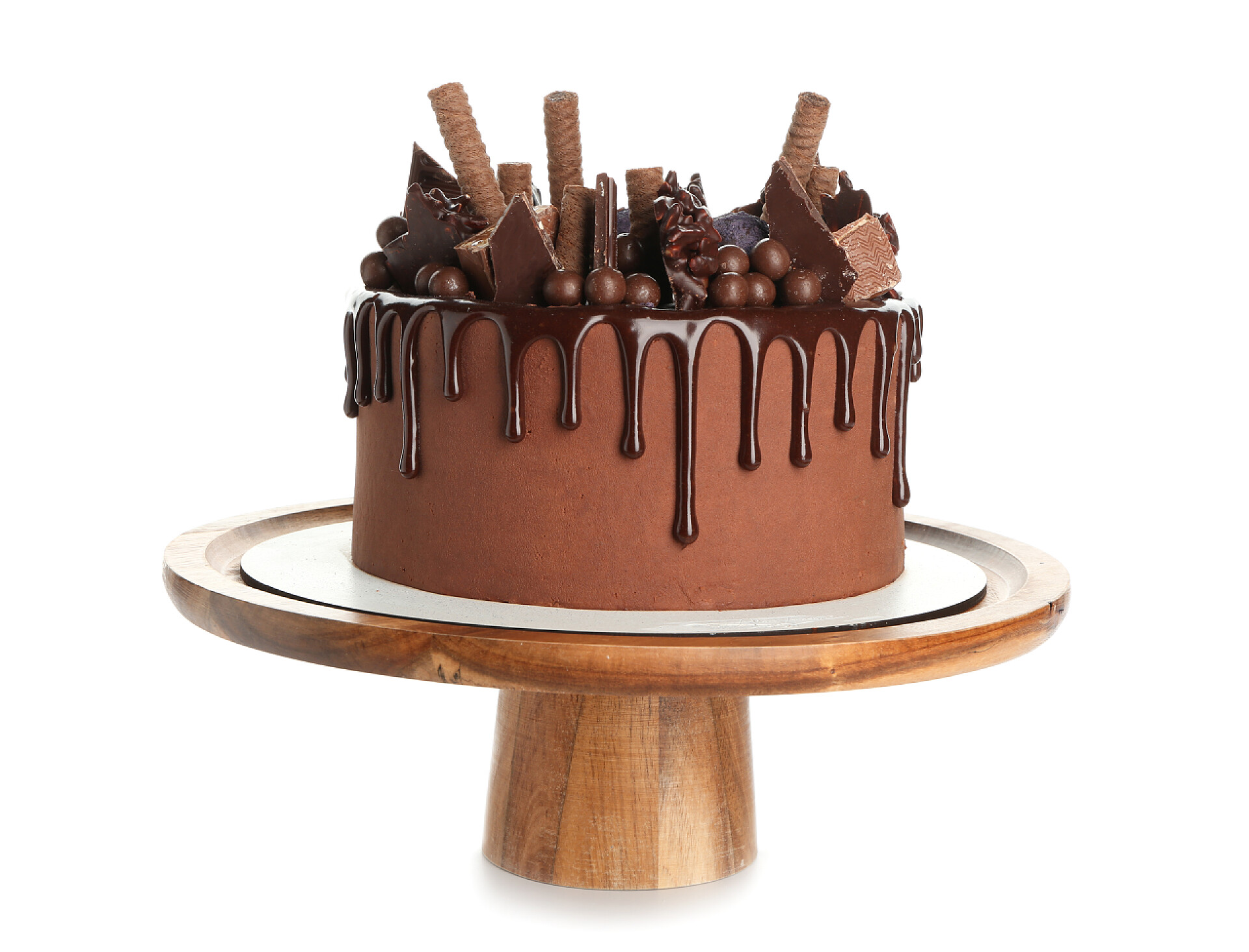 白色背景的巧克力蛋糕白色背景的美味巧克力蛋糕