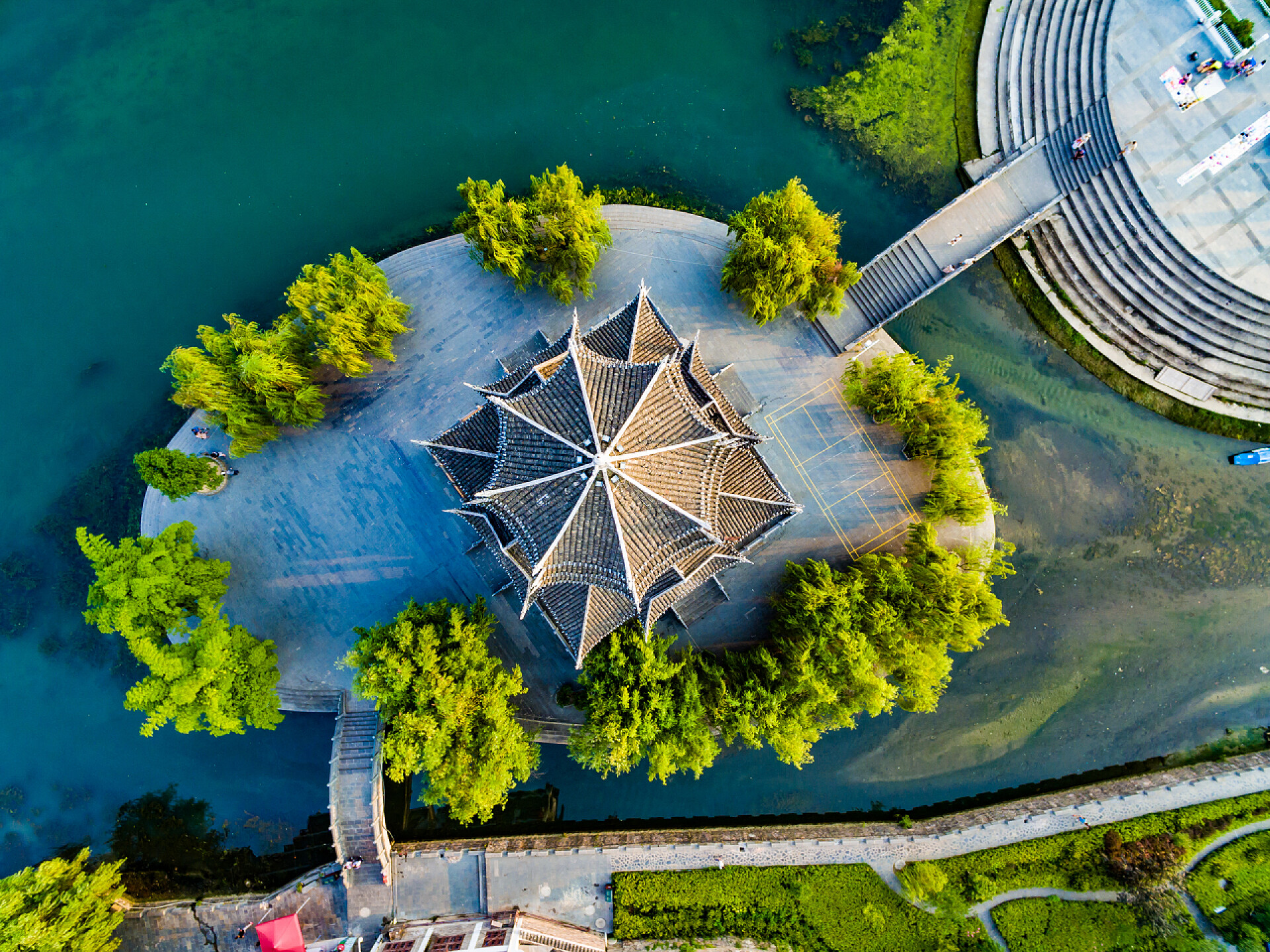 中国贵州五阳河沿线传统宝塔的航拍中国贵州五阳河沿线传统宝塔的空中拍摄