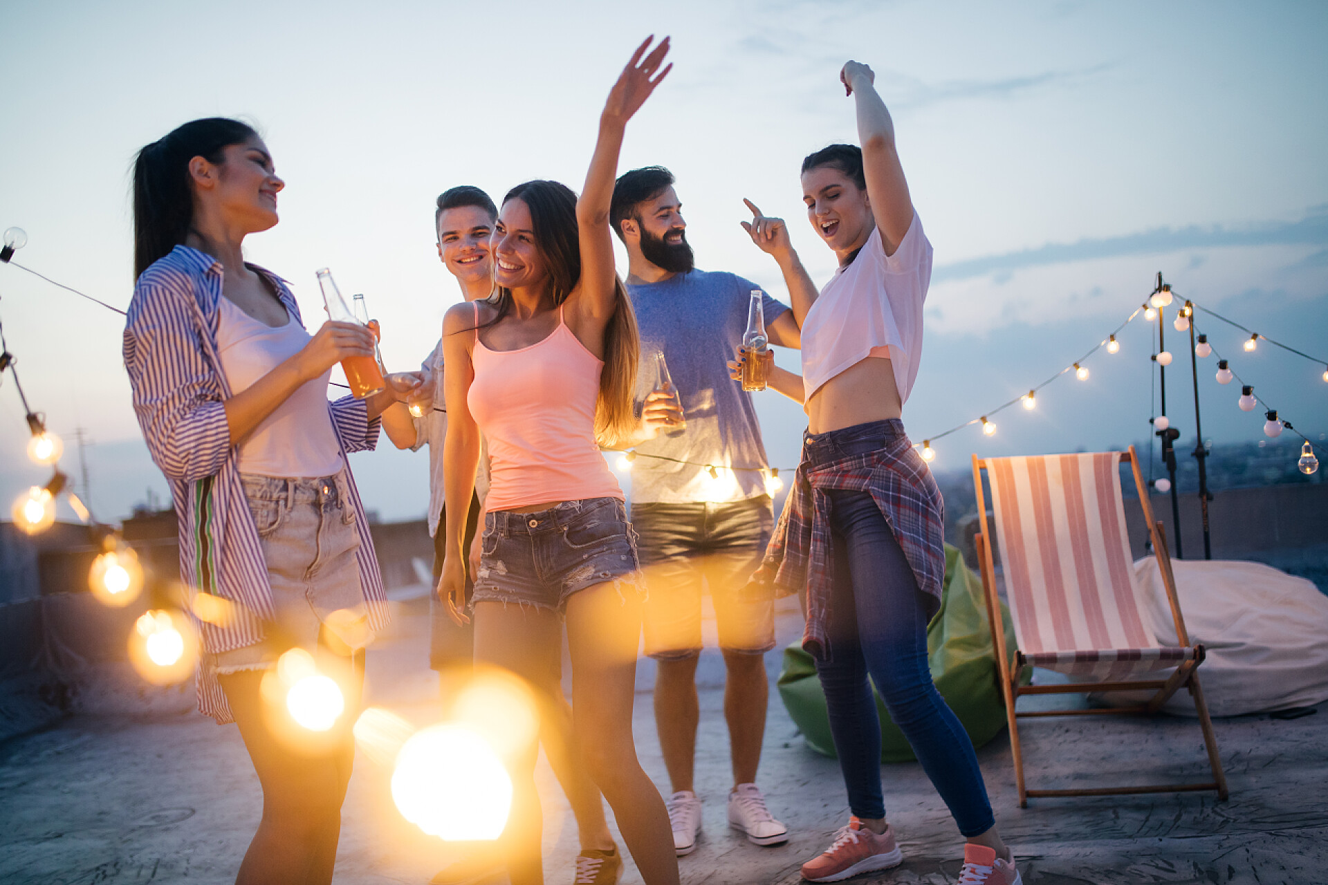 愉快的朋友们在一起聚会