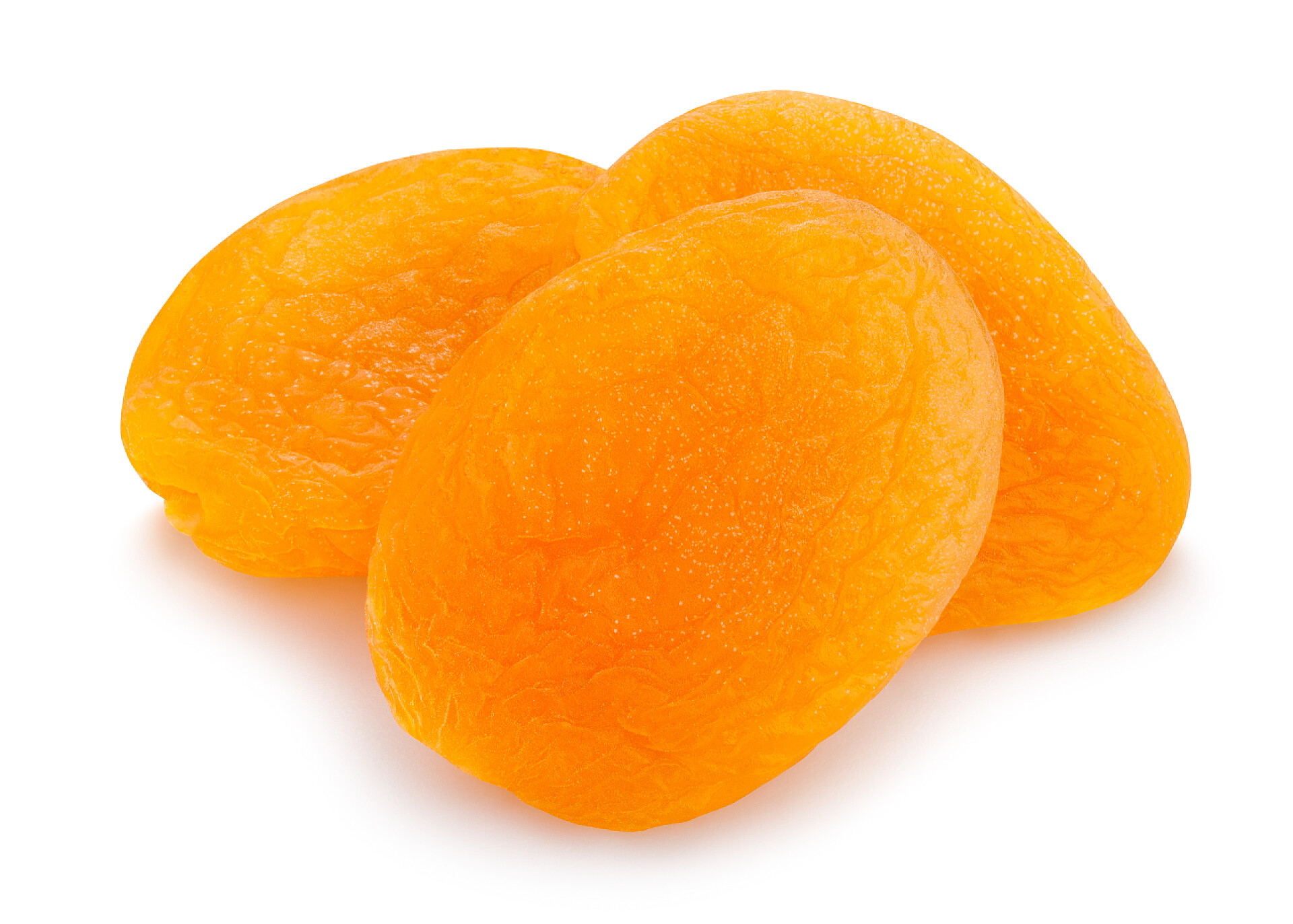 白色背景前的干杏杏干