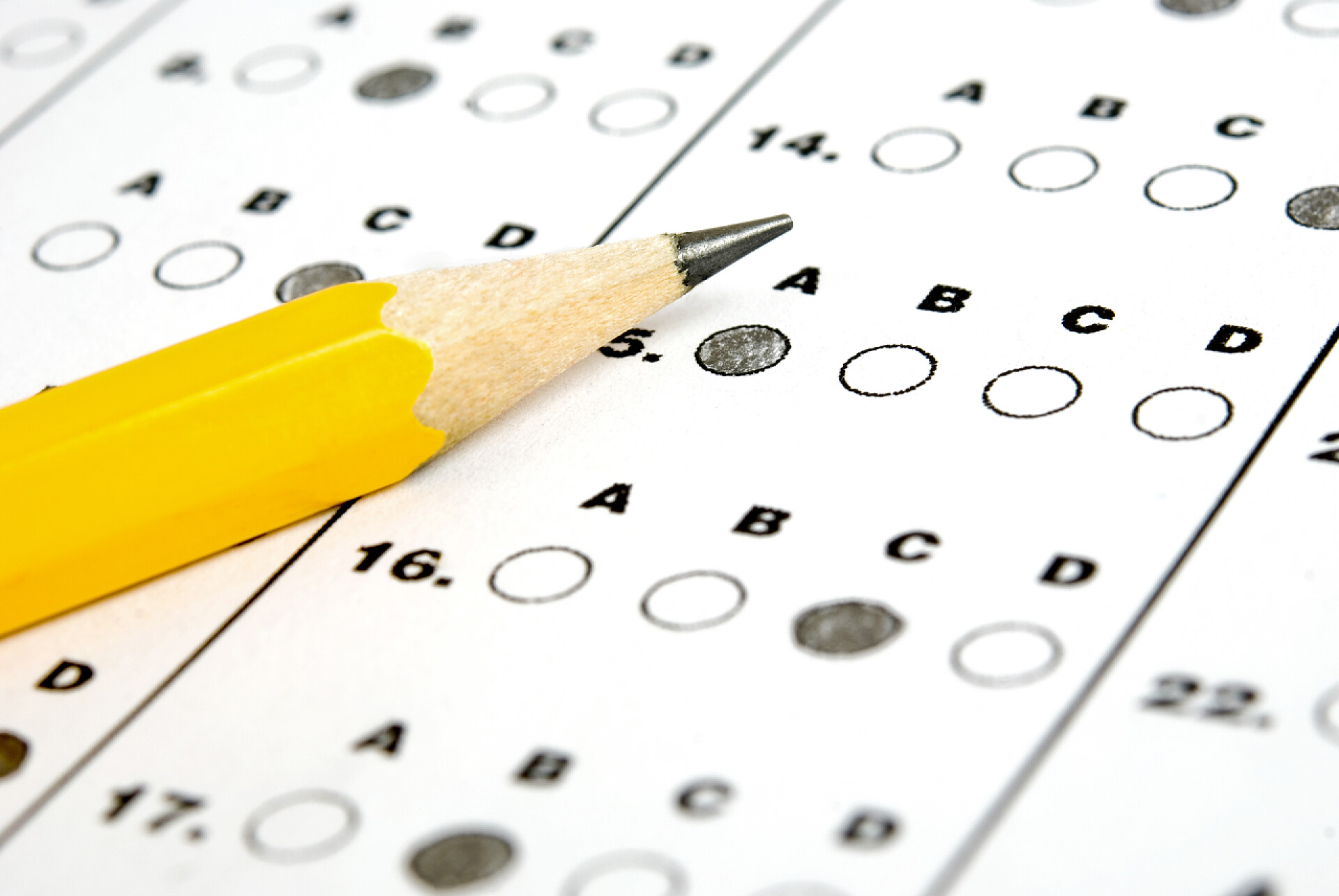 铅笔涂黑的答题卡试卷用铅笔写.考试。教育事业