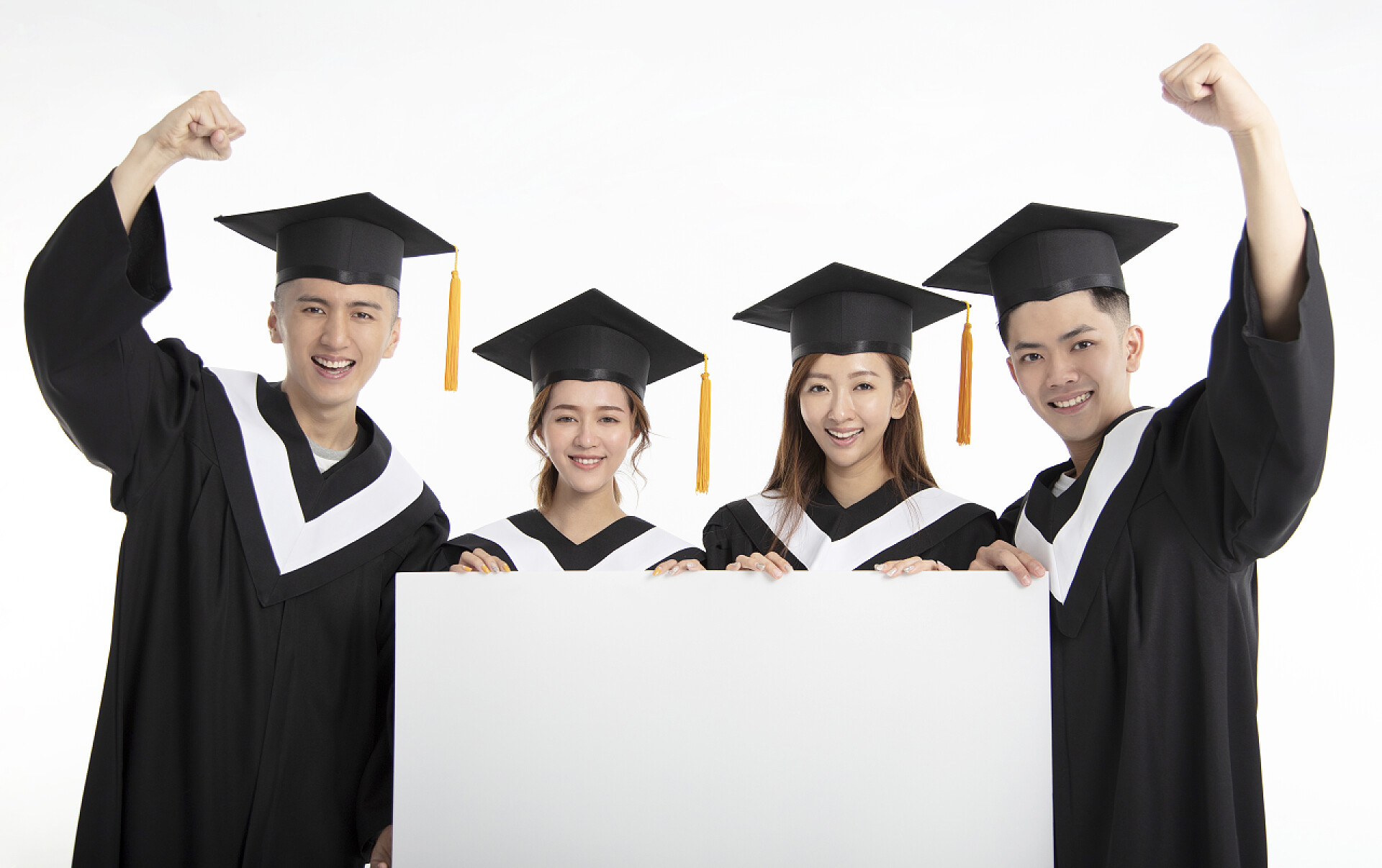 毕业季人物大学毕业季毕业季人像白色背景前即将毕业的学生合影留念年轻的研究生组呈现空的b