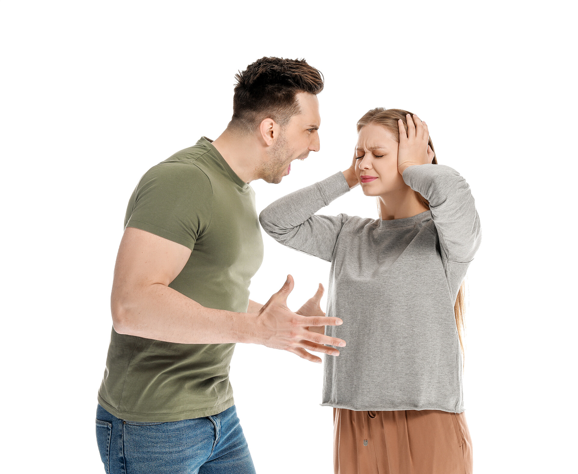 年轻的争吵夫妇年轻的争吵夫妇在白色背景