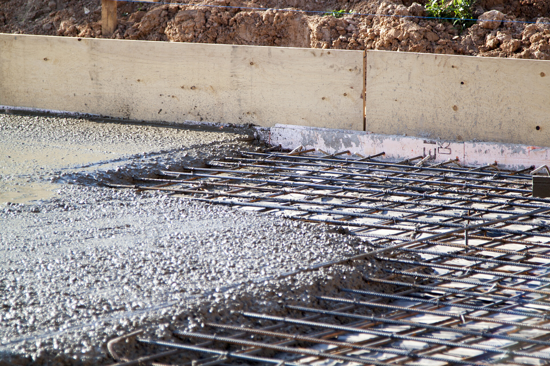 用混凝土浇筑钢筋加筋金属框架浇注混凝土的配制