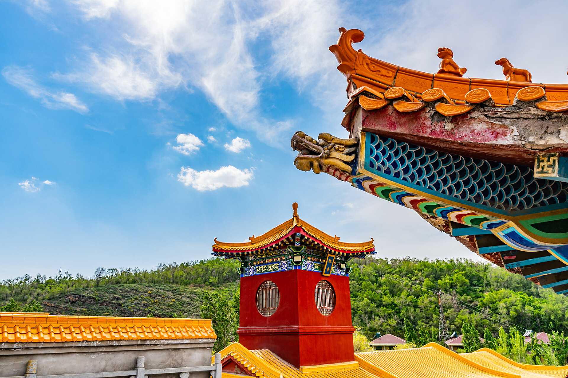 蓝天下的浮屠寺中国 乌鲁木齐水摩沟公园 29