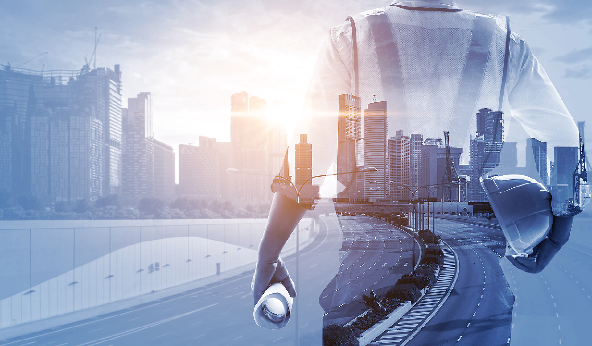 城市背景上的建筑工人未来建筑工程的概念与双曝光平面设计.从事现代民用设备技术工作的建筑工程师、建筑师或建筑工人.