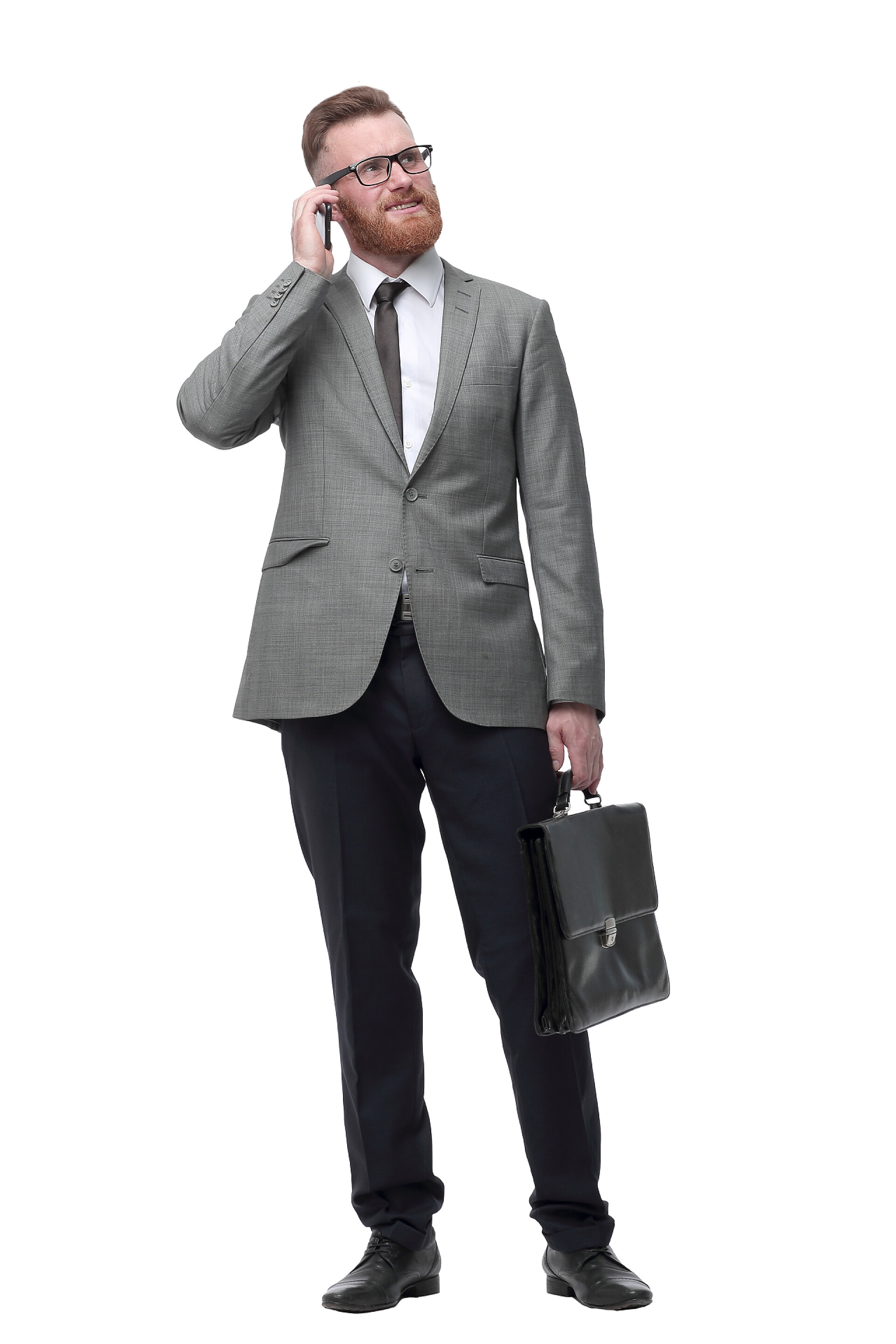 白色背景上的成功商人自信的商人与公文包。隔离在白色背景上