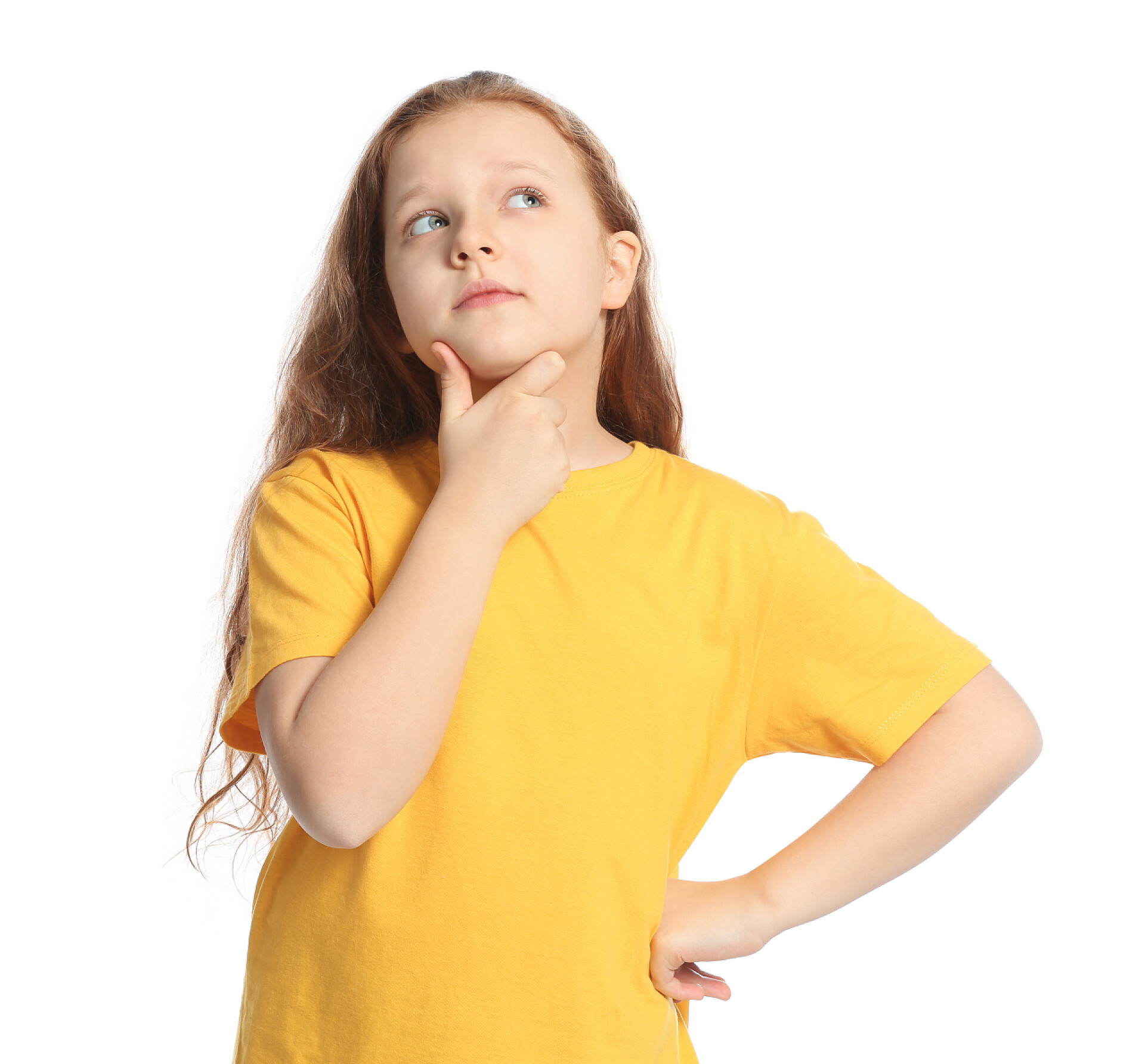 白色背景中一个女孩疑惑的托着下巴白人背景下的情绪化女孩的画像