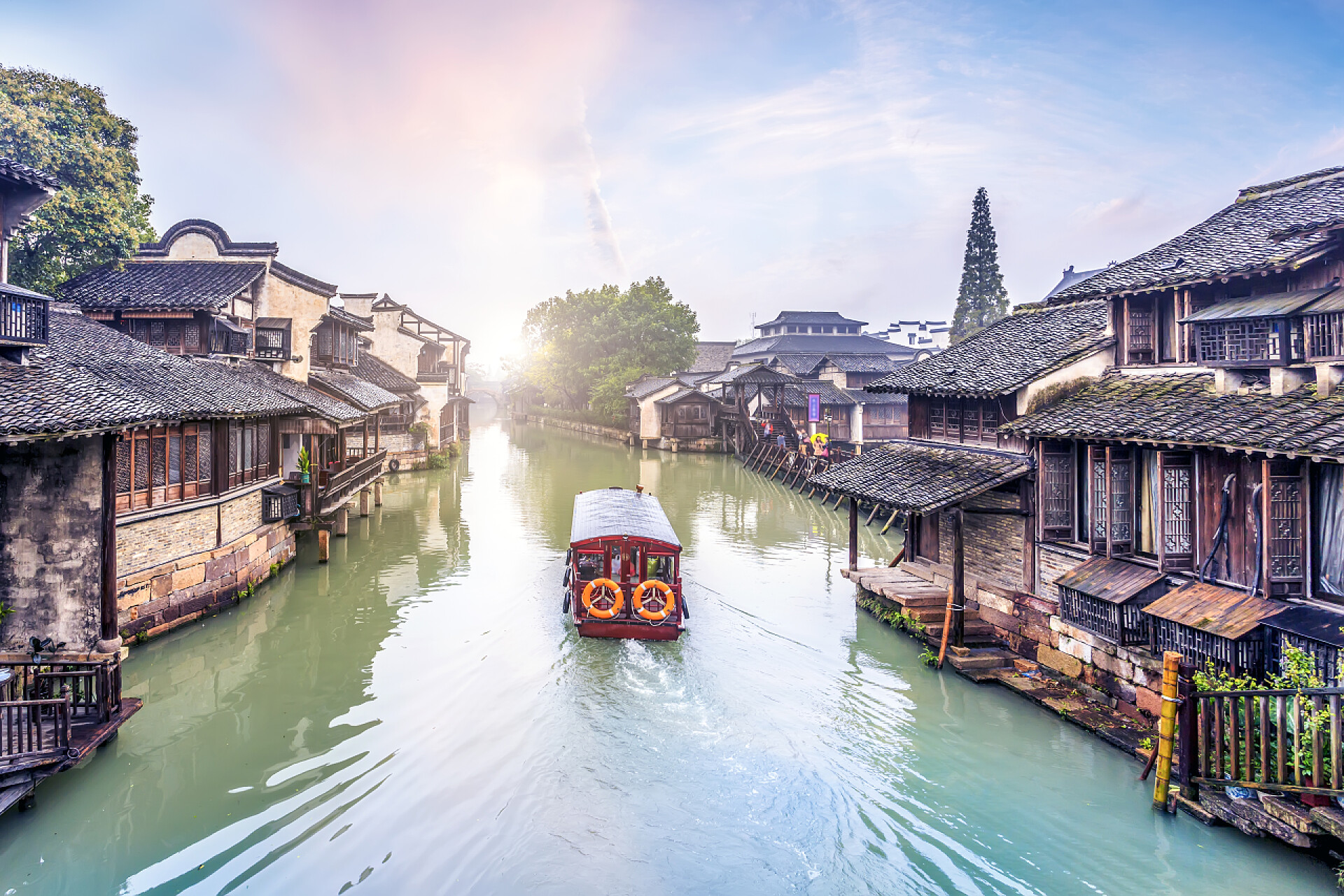 乌镇美丽的河流和古老的建筑景观乌镇美丽的河流和古老的建筑景观