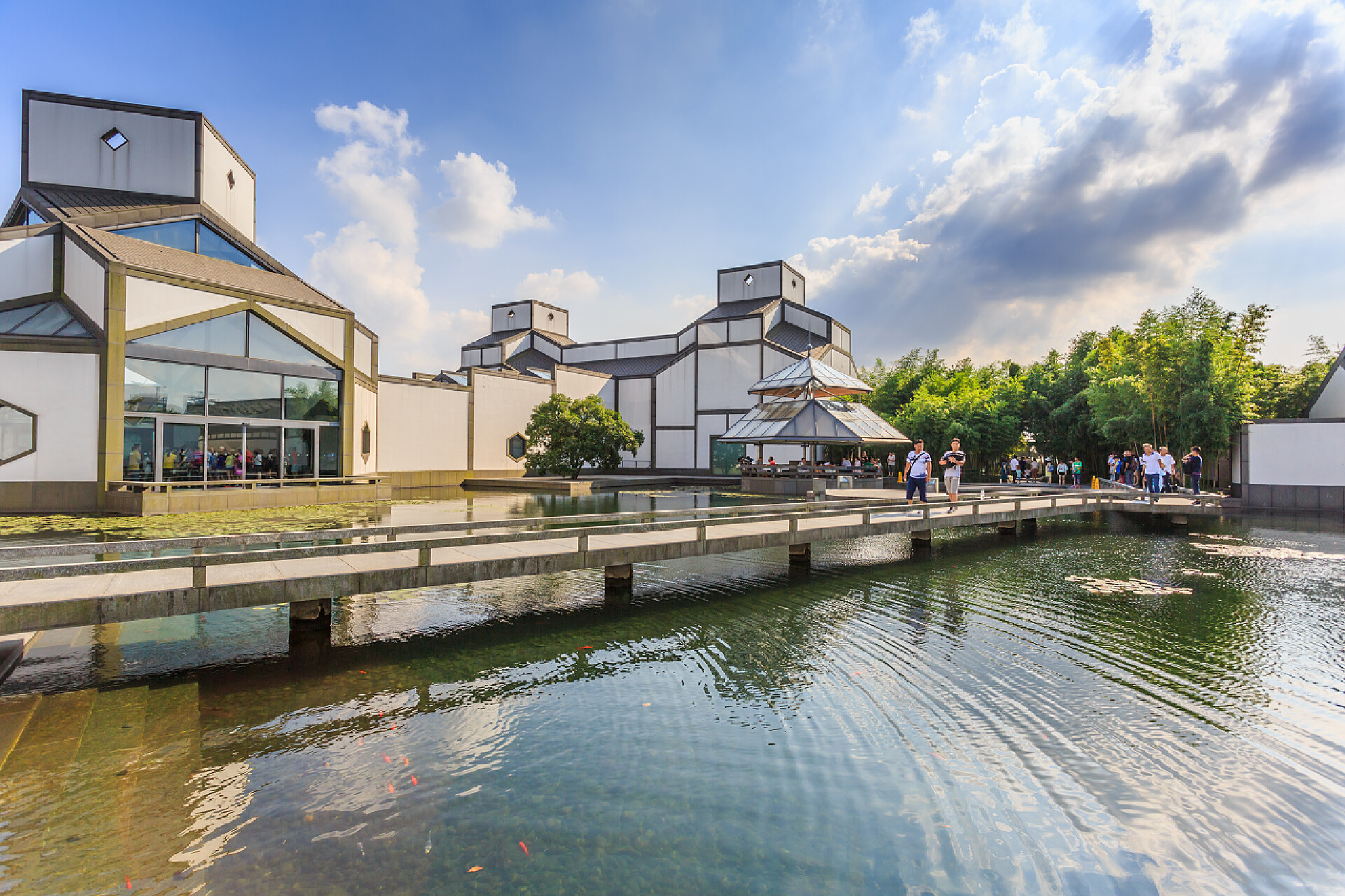 现代都市背景苏州园林，现代都市背景