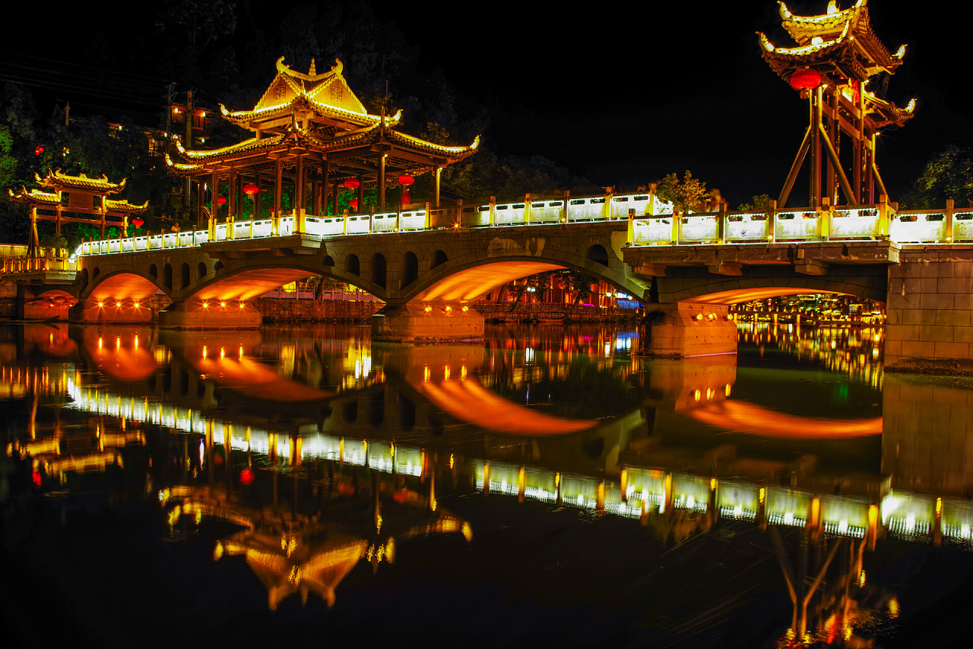 奉宏古城的夜景奉宏古城在中国