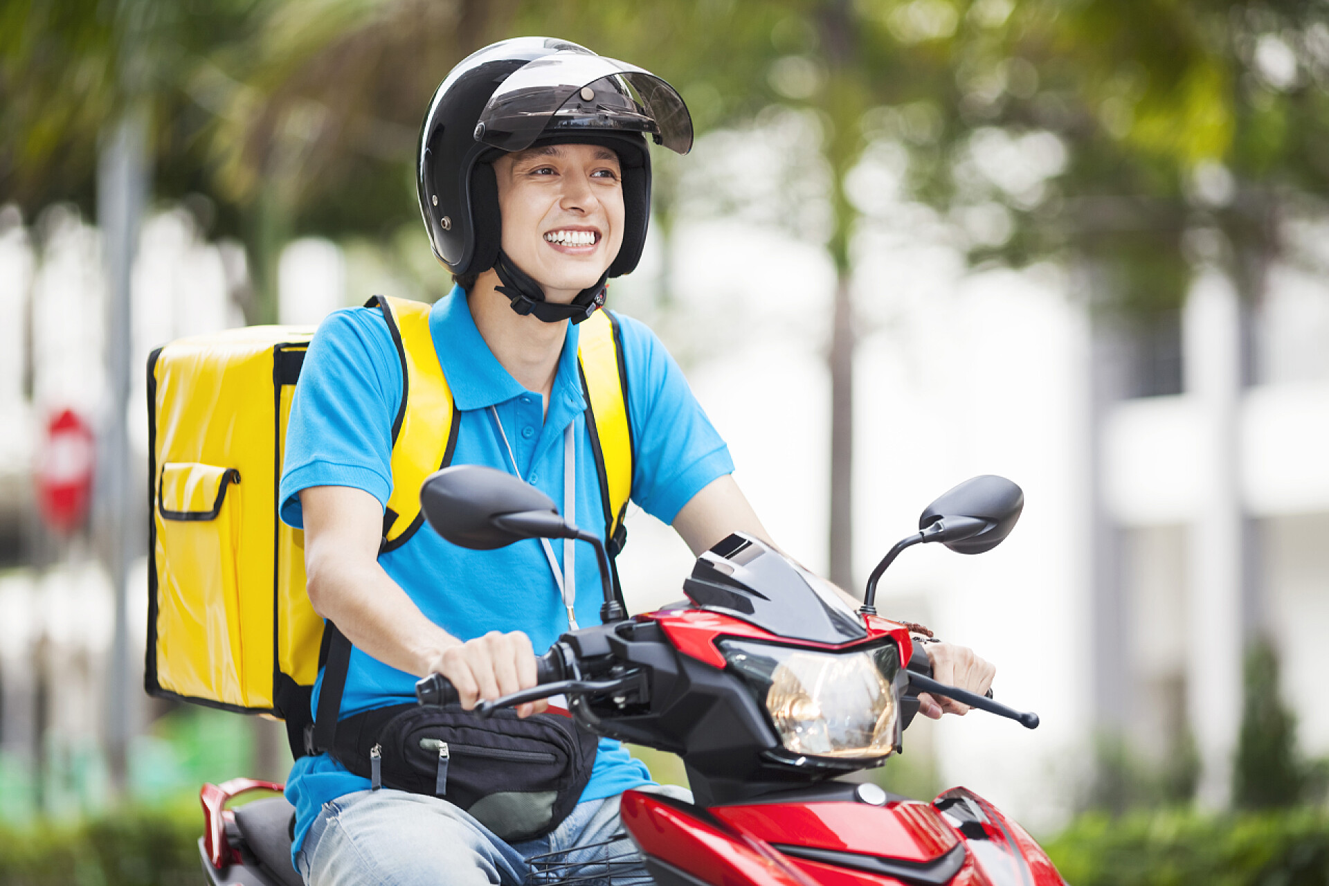 骑手骑自行车运送食物骑手骑自行车运送食物