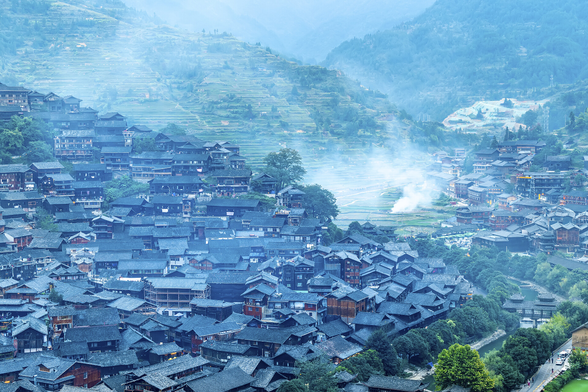 俯拍清晨贵州苗村景观贵州苗村