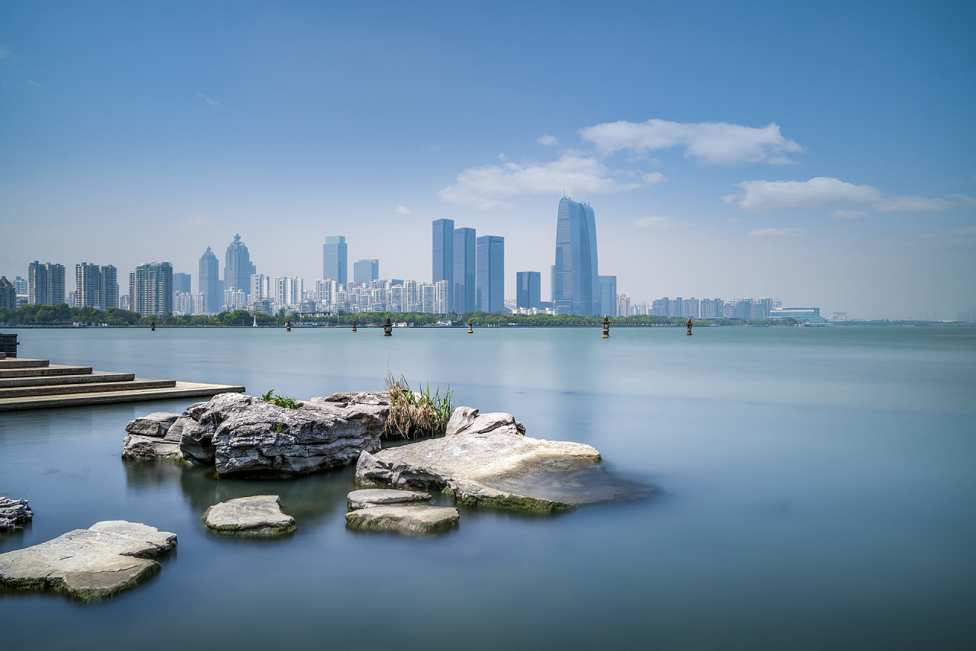 苏州金鸡湖与现代建筑景观苏州金吉湖与城市现代建筑景观