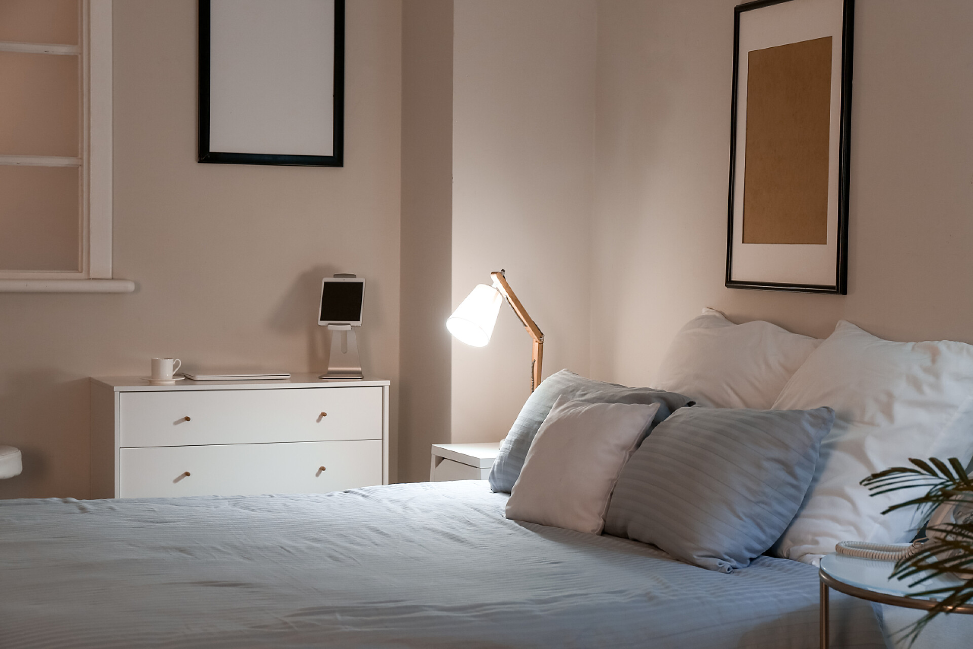 现代酒店客房内部装修现代酒店客房的内部装修