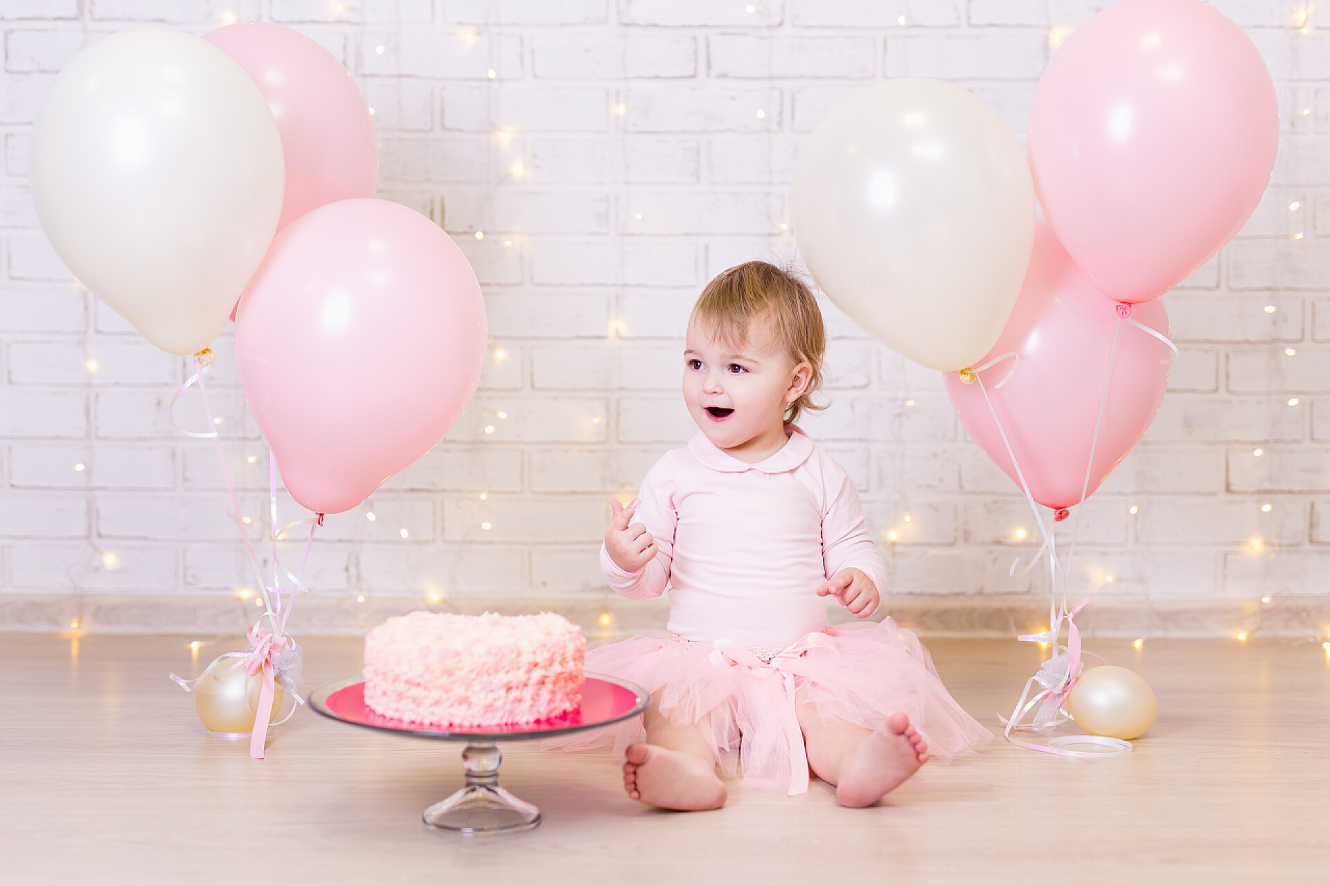 过生日的小女孩