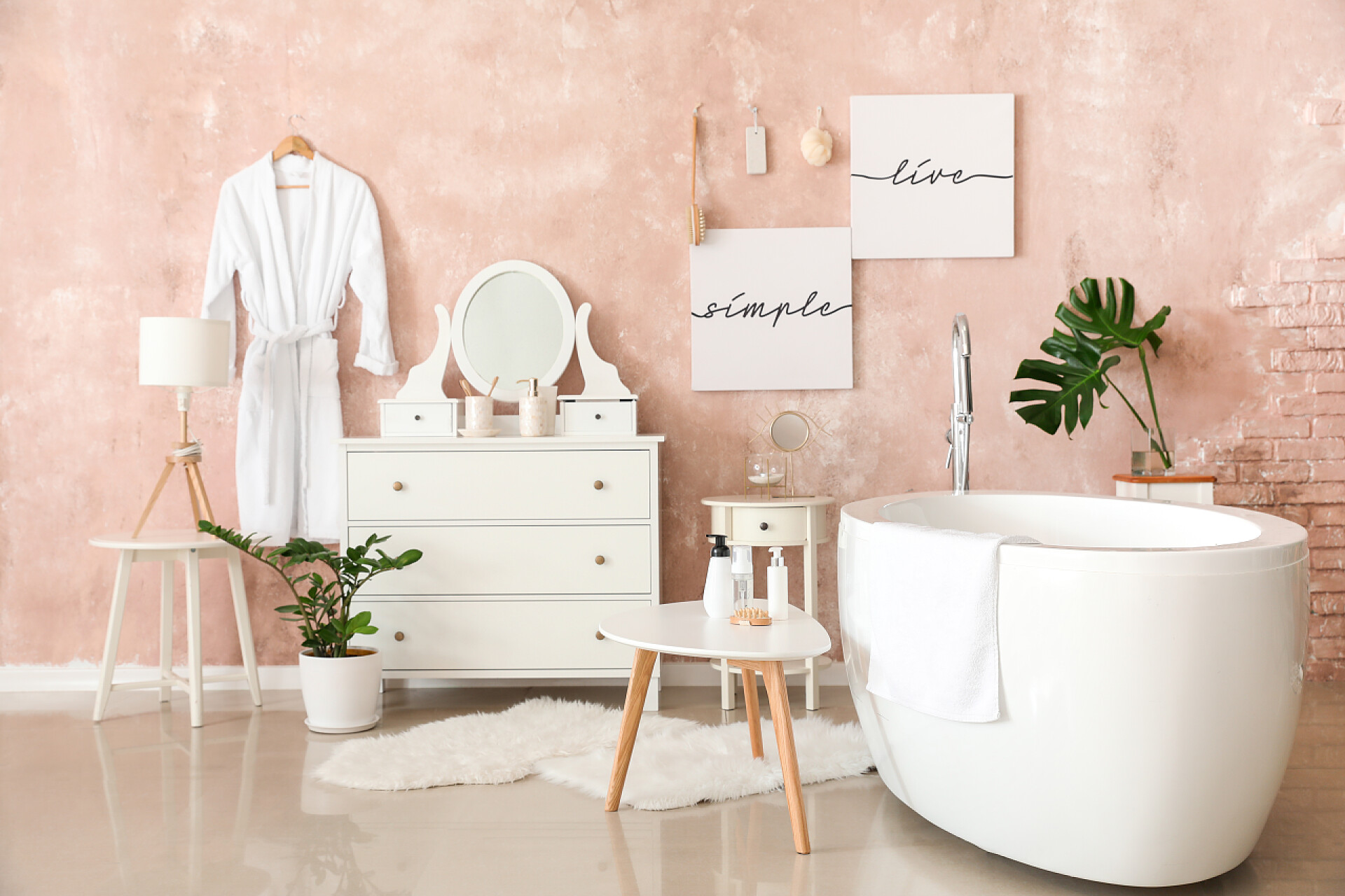 粉色背景下的浴室时尚清洁浴室的内部