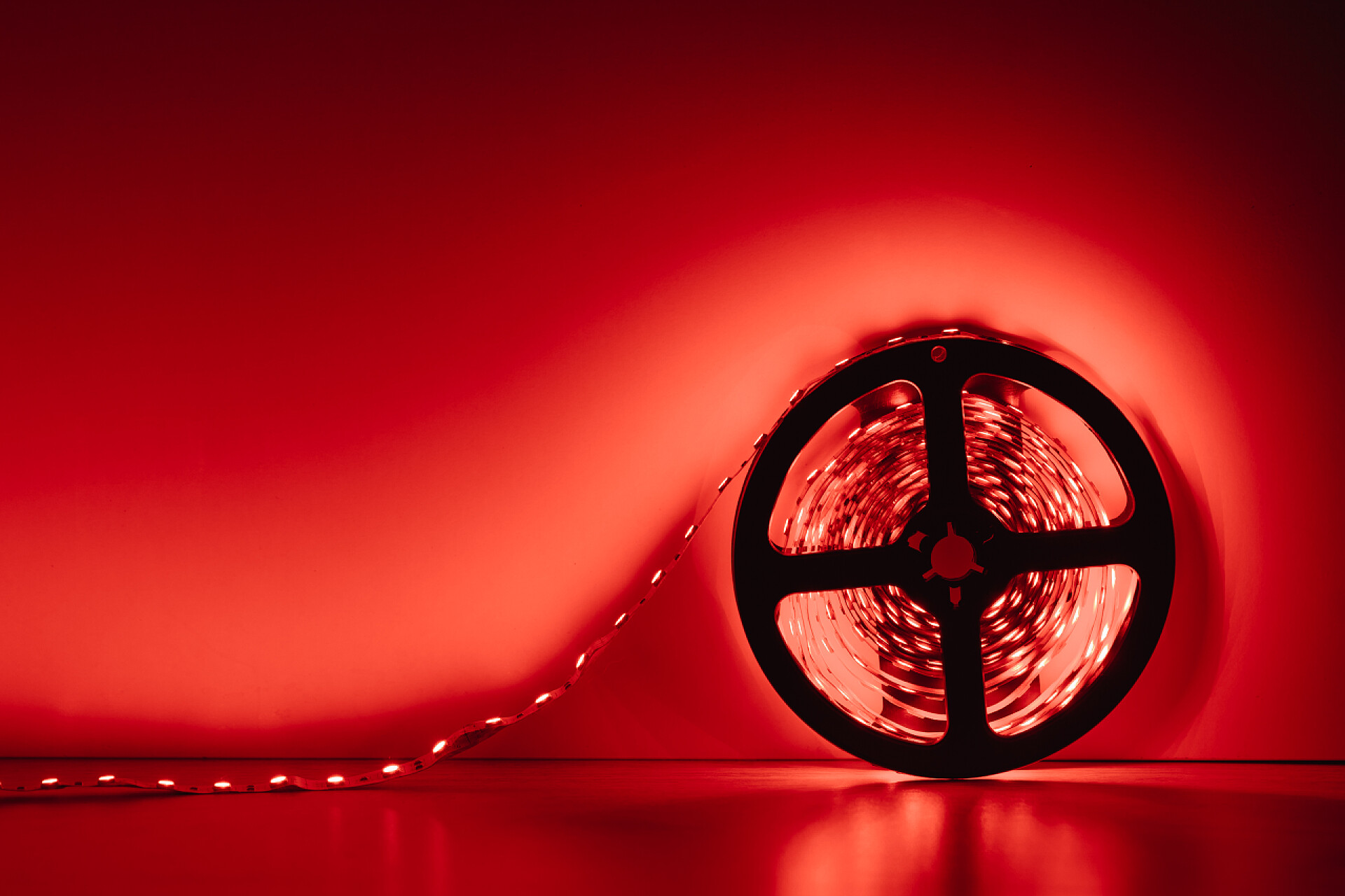 红色的灯线带状带状红光辊